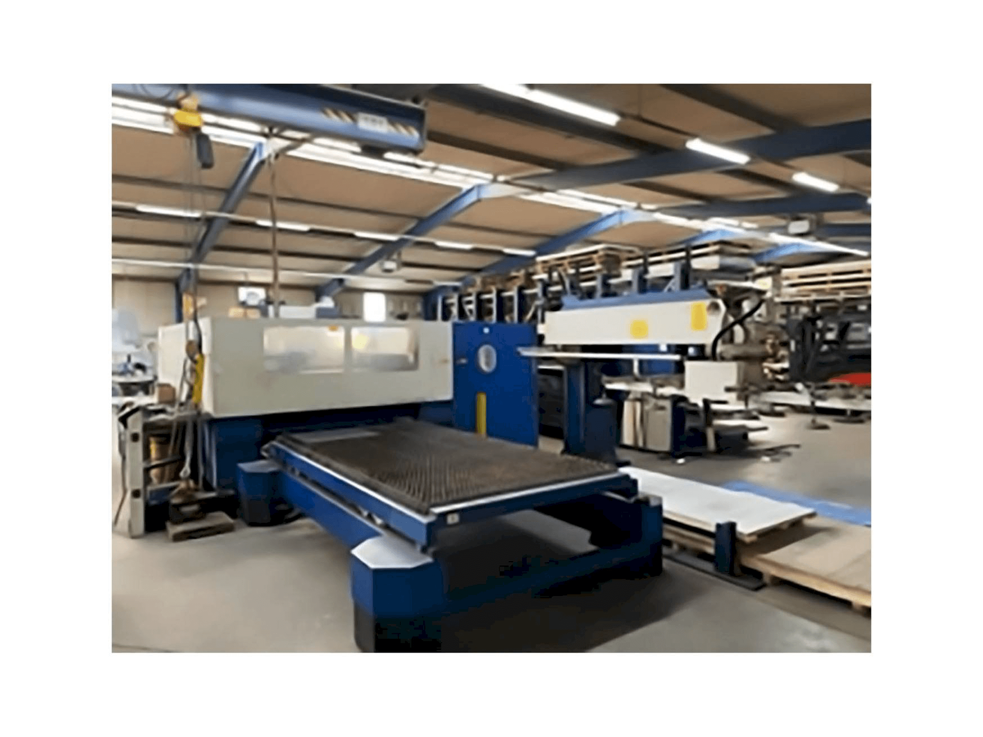 Vue de face de la machine Trumpf Trumatic L 3030