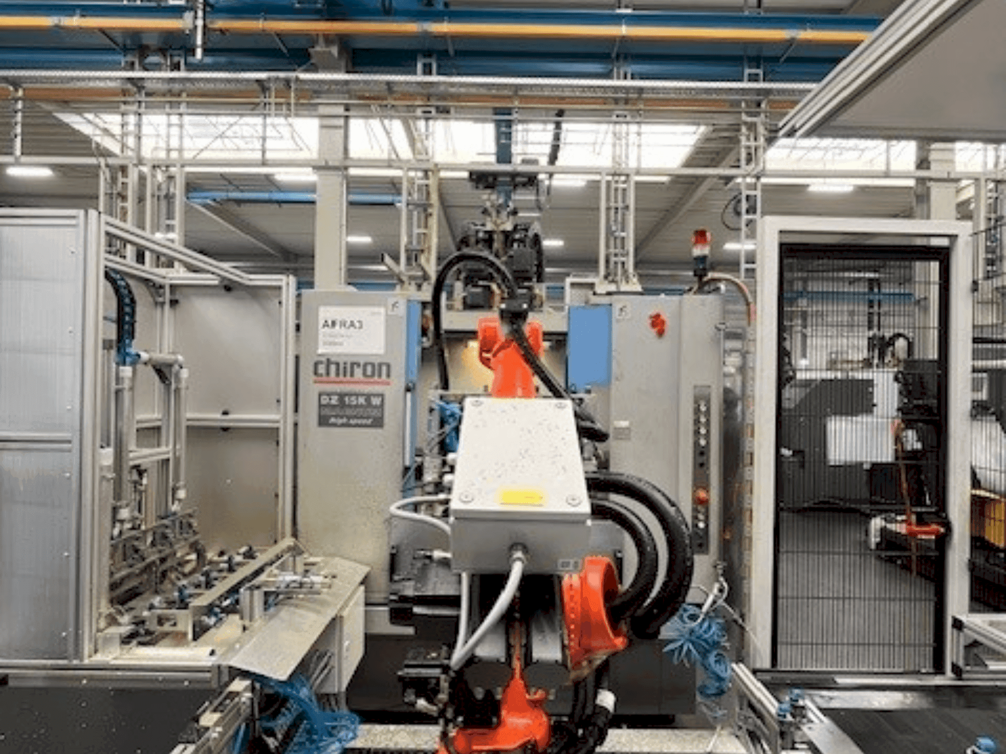 Vue droite de la machine CHIRON DZ15KWM HS