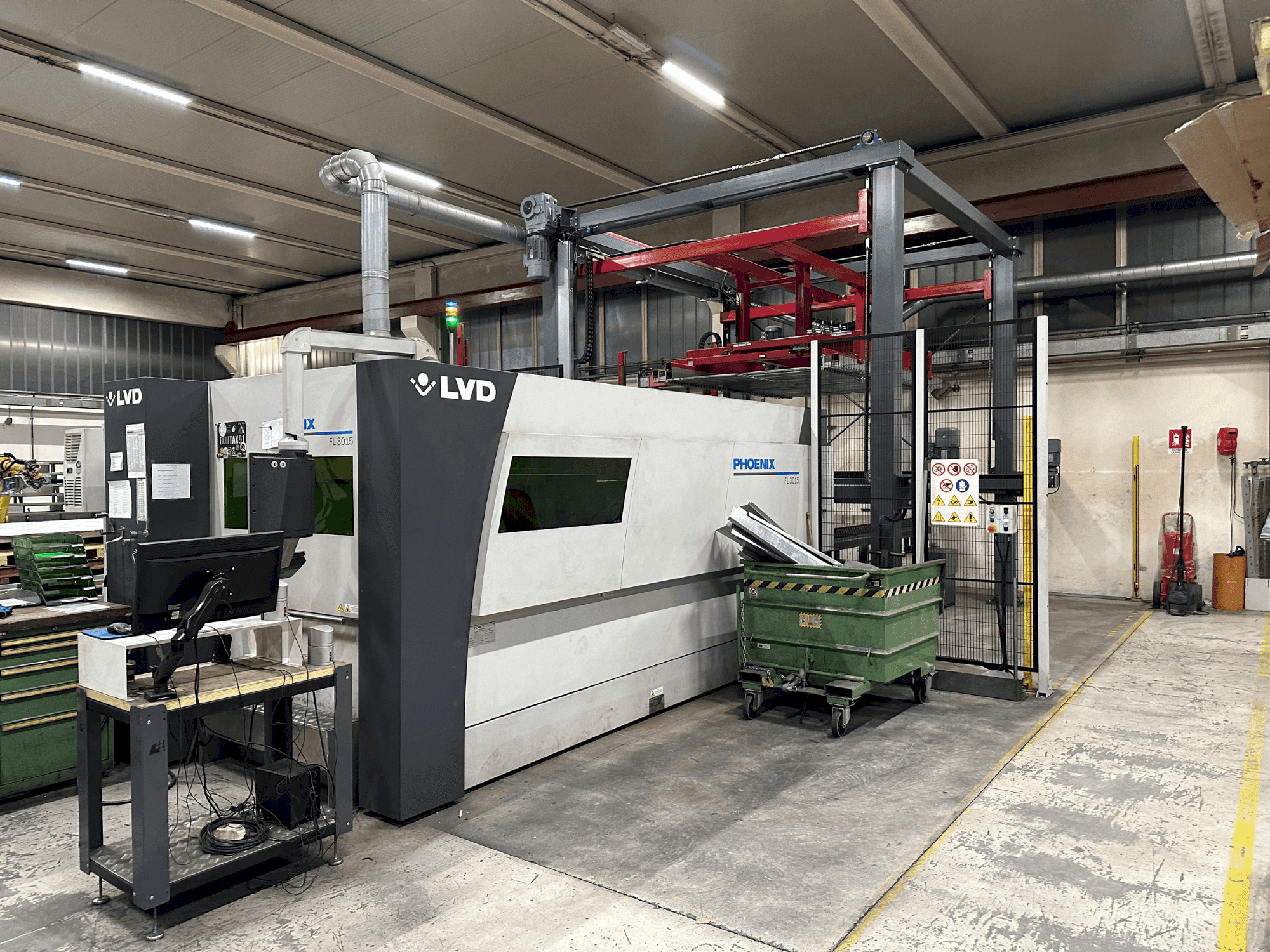 Vue de face de la machine LVD Phoenix FL 3015