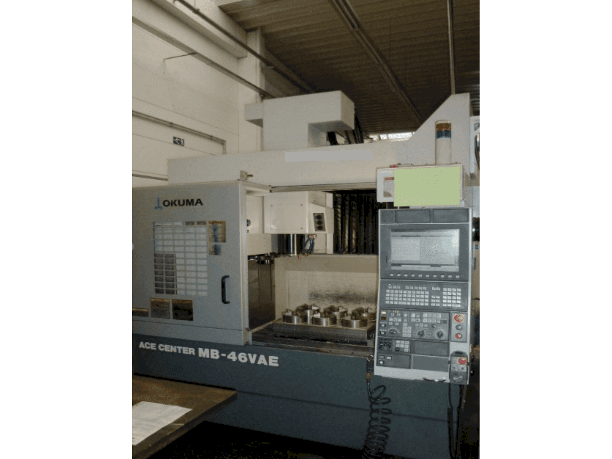 Vue de face de la machine Okuma MB-46VAE