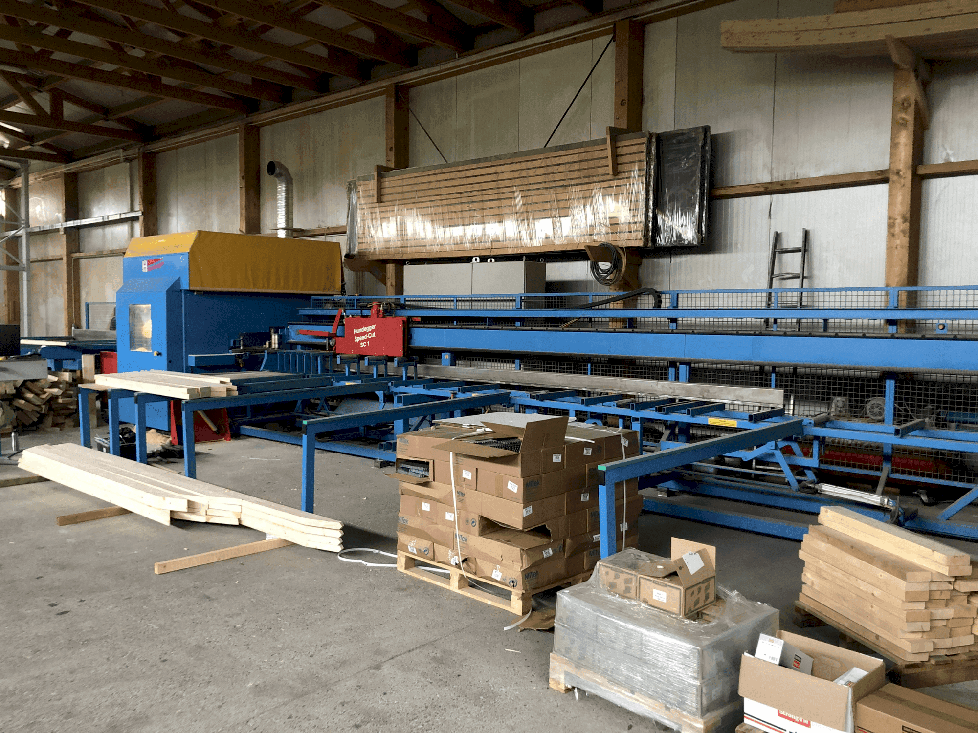 Vue de face de la machine HUNDEGGER Speed-Cut SC1