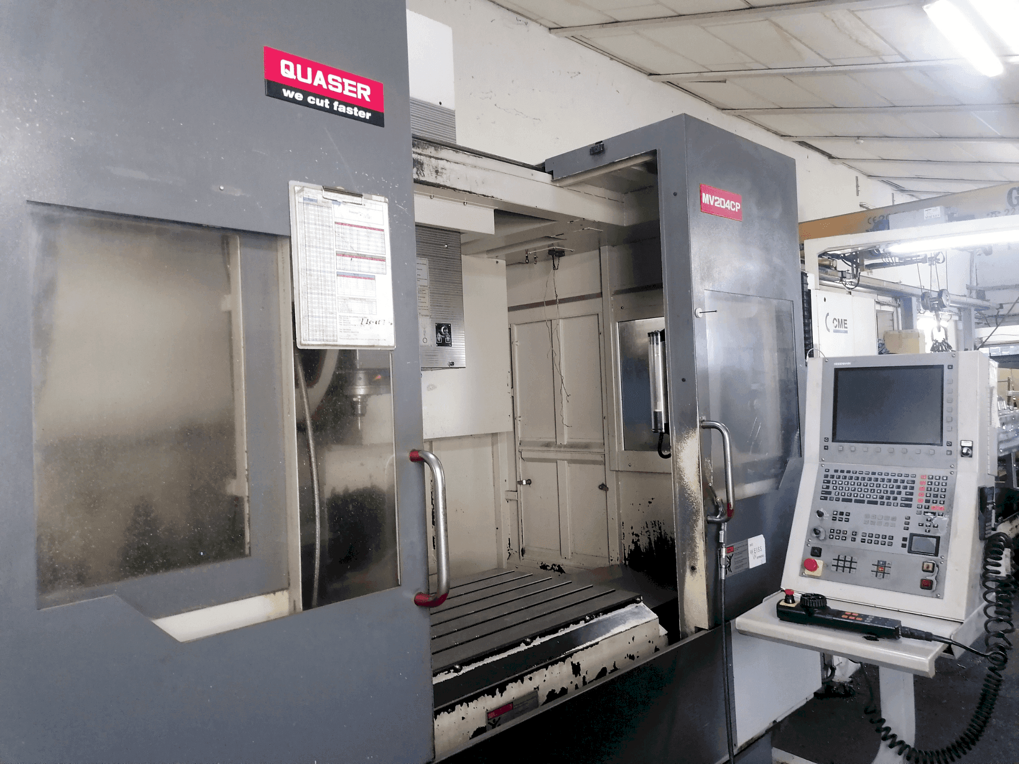 Vue de face de la machine Quaser MV 204 CP