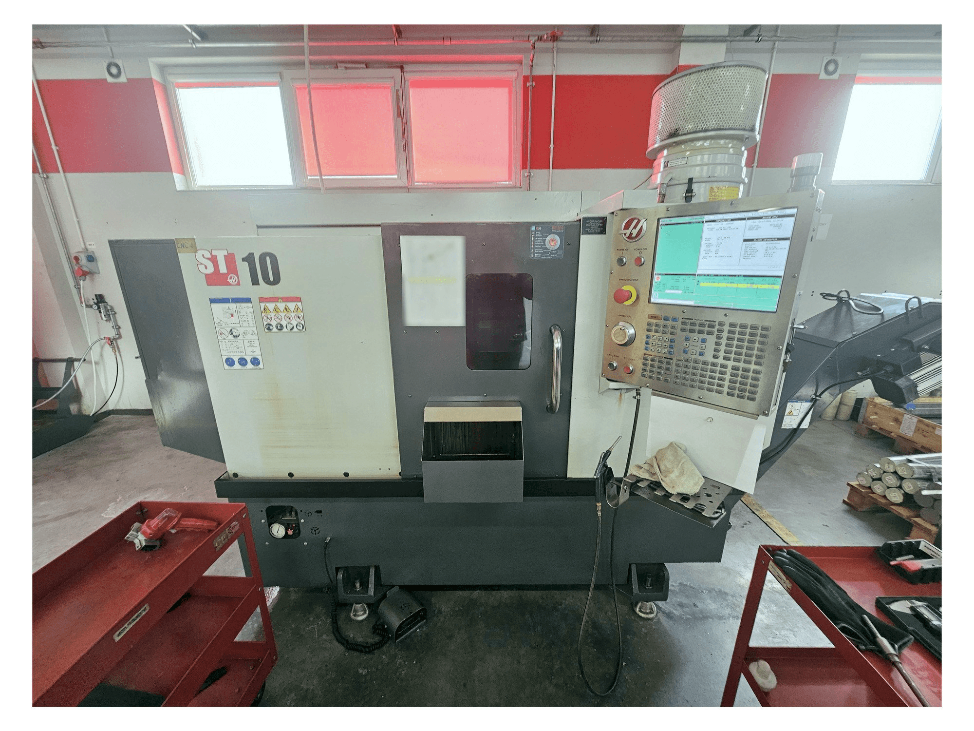 Vue de face de la machine HAAS ST-10