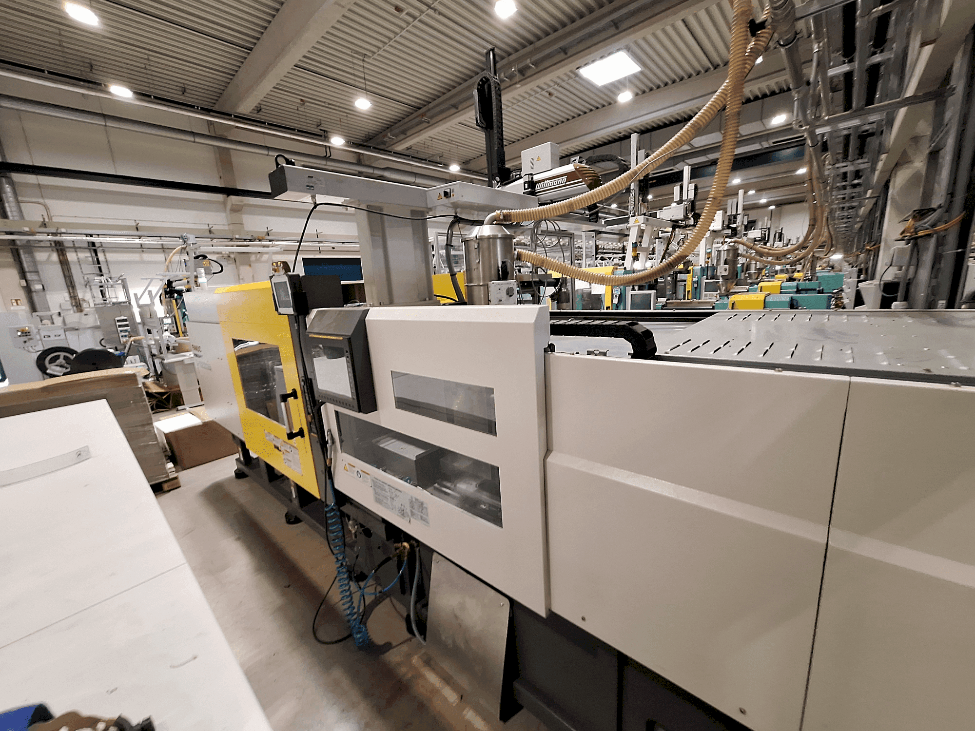 Vue de face de la machine FANUC Roboshot S220iA