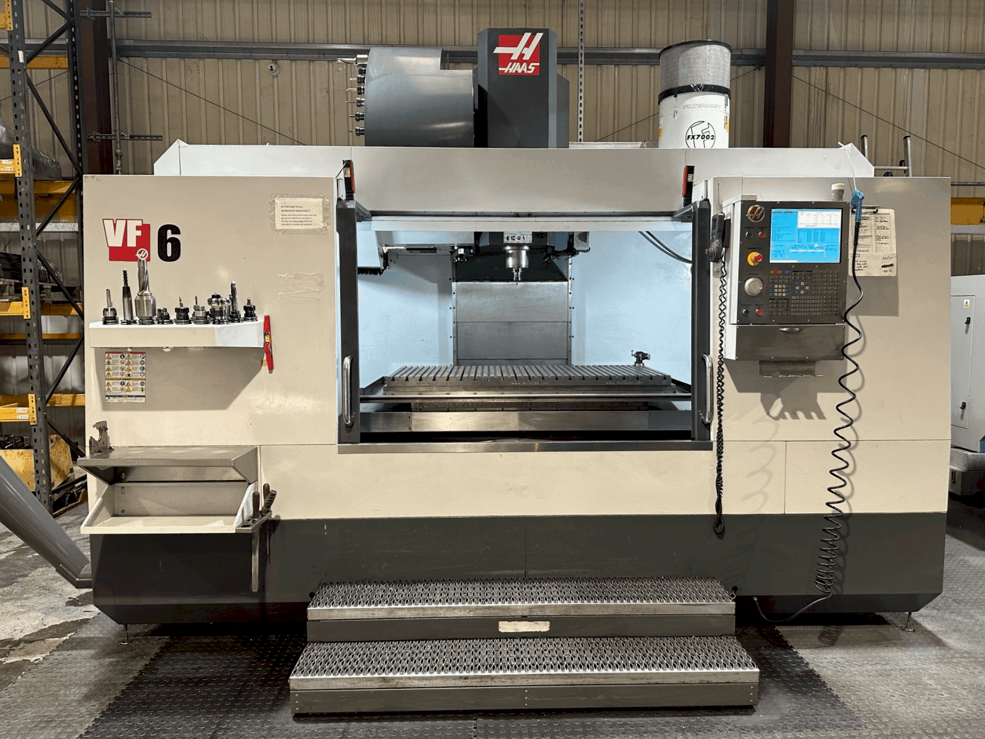 Vue de face de la machine HAAS VF-6/40