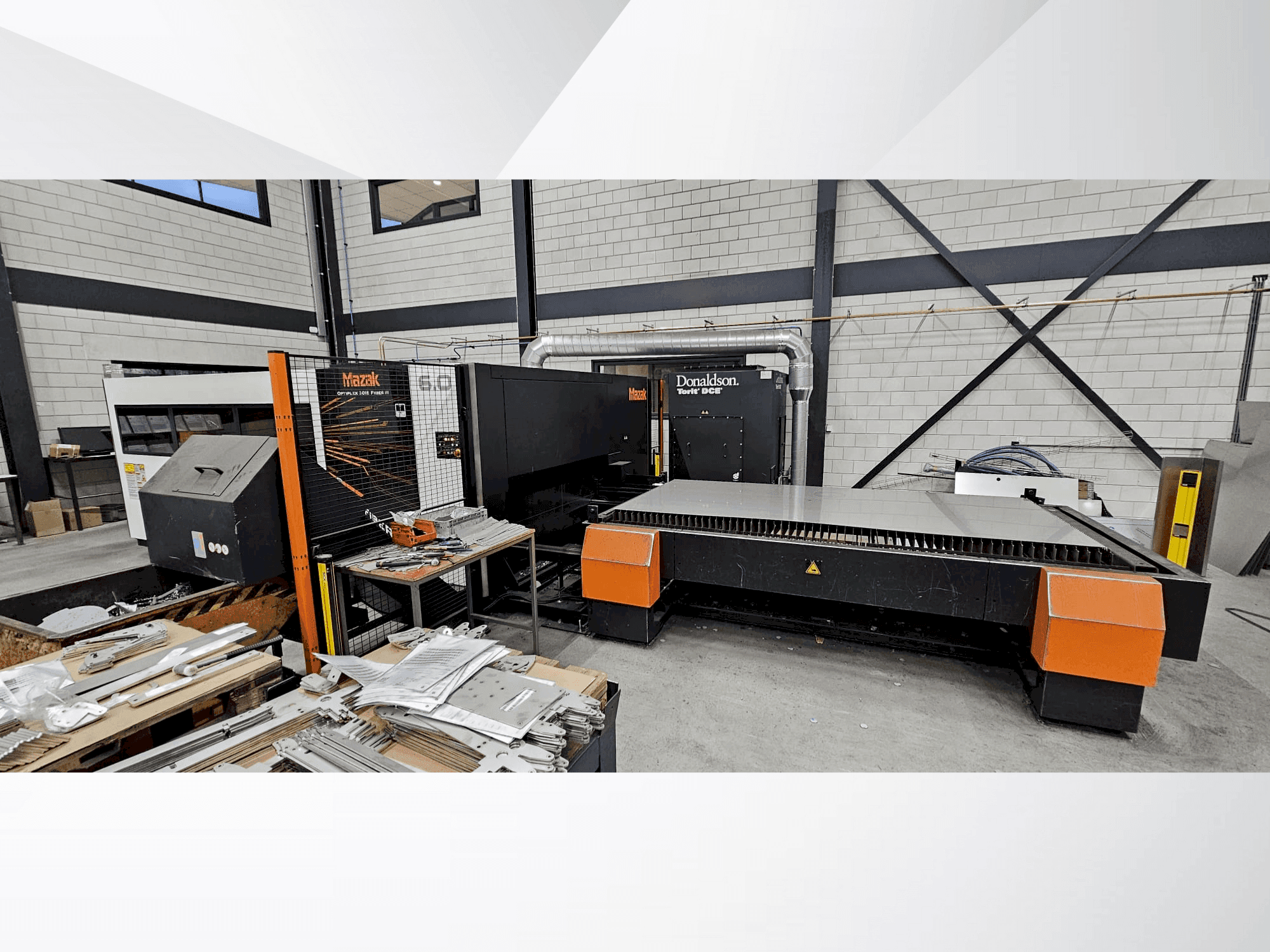Vue de face de la machine Mazak Optiplex 3015 Fiber III 6,0kW