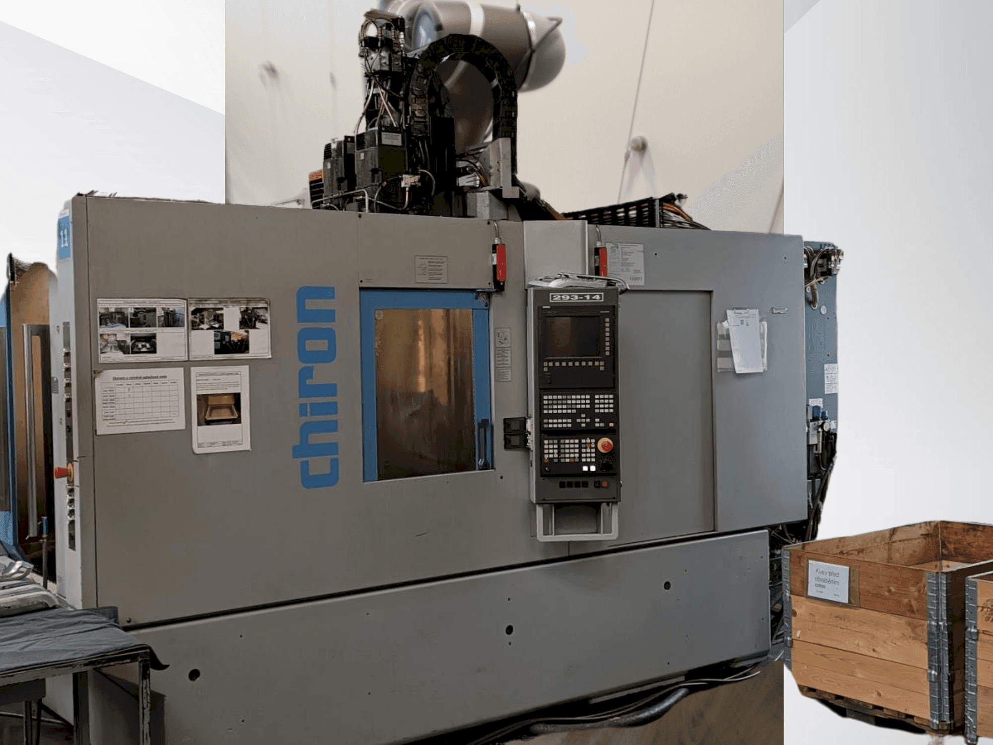 Vue de face de la machine CHIRON DZ 15K WM