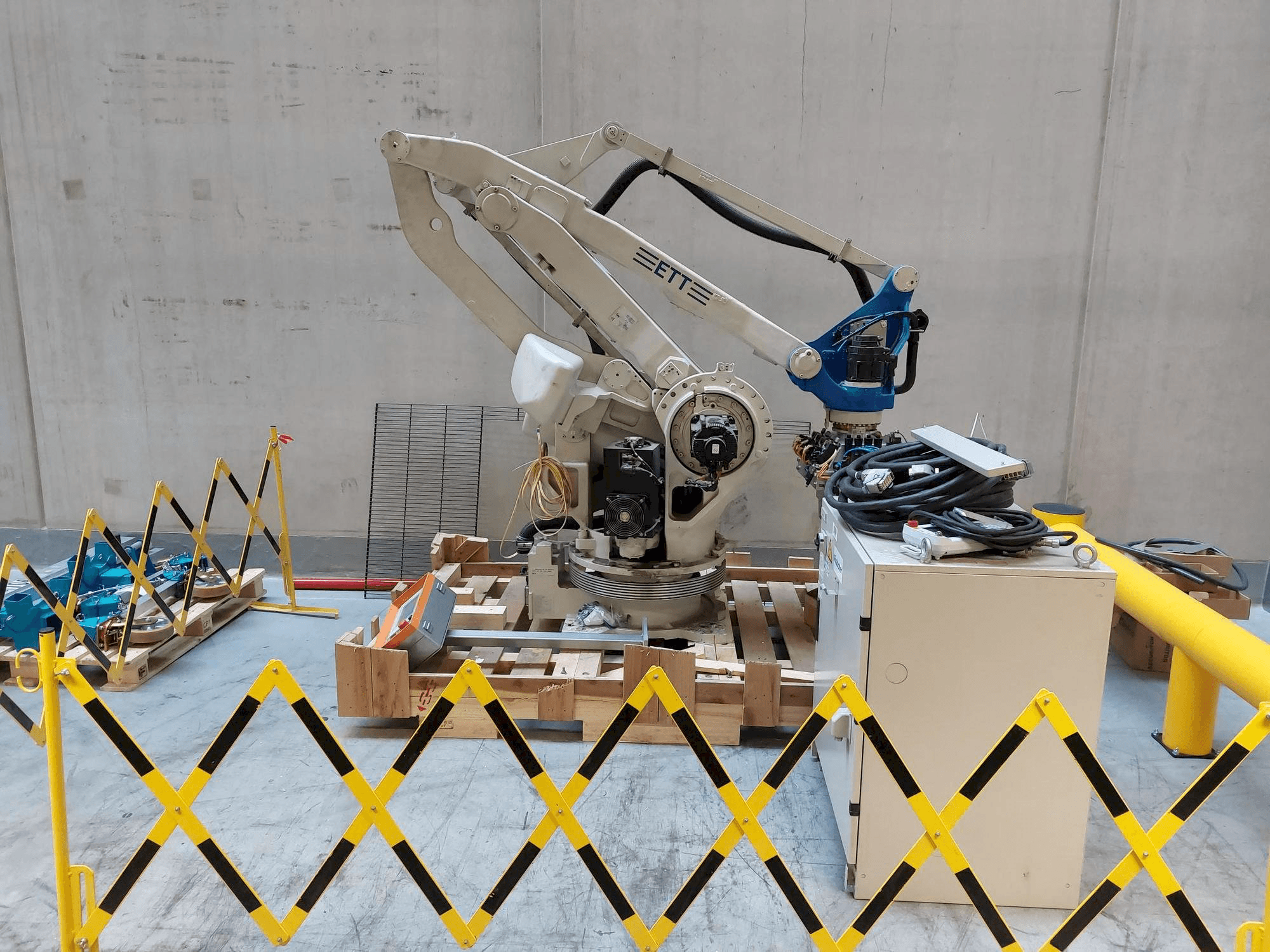 Vue de face de la machine Yaskawa Motoman YR-MPL0160-B04