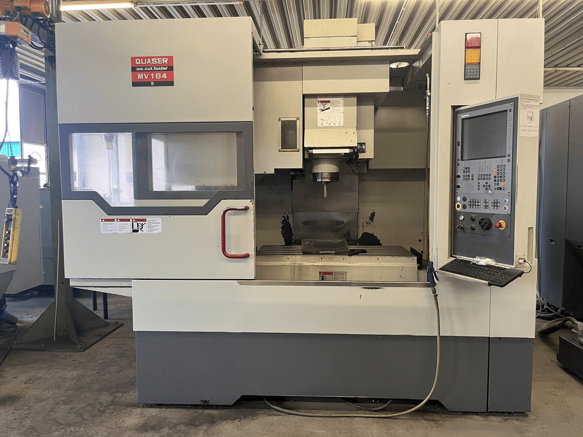 Vue de face de la machine Quaser MV 184E