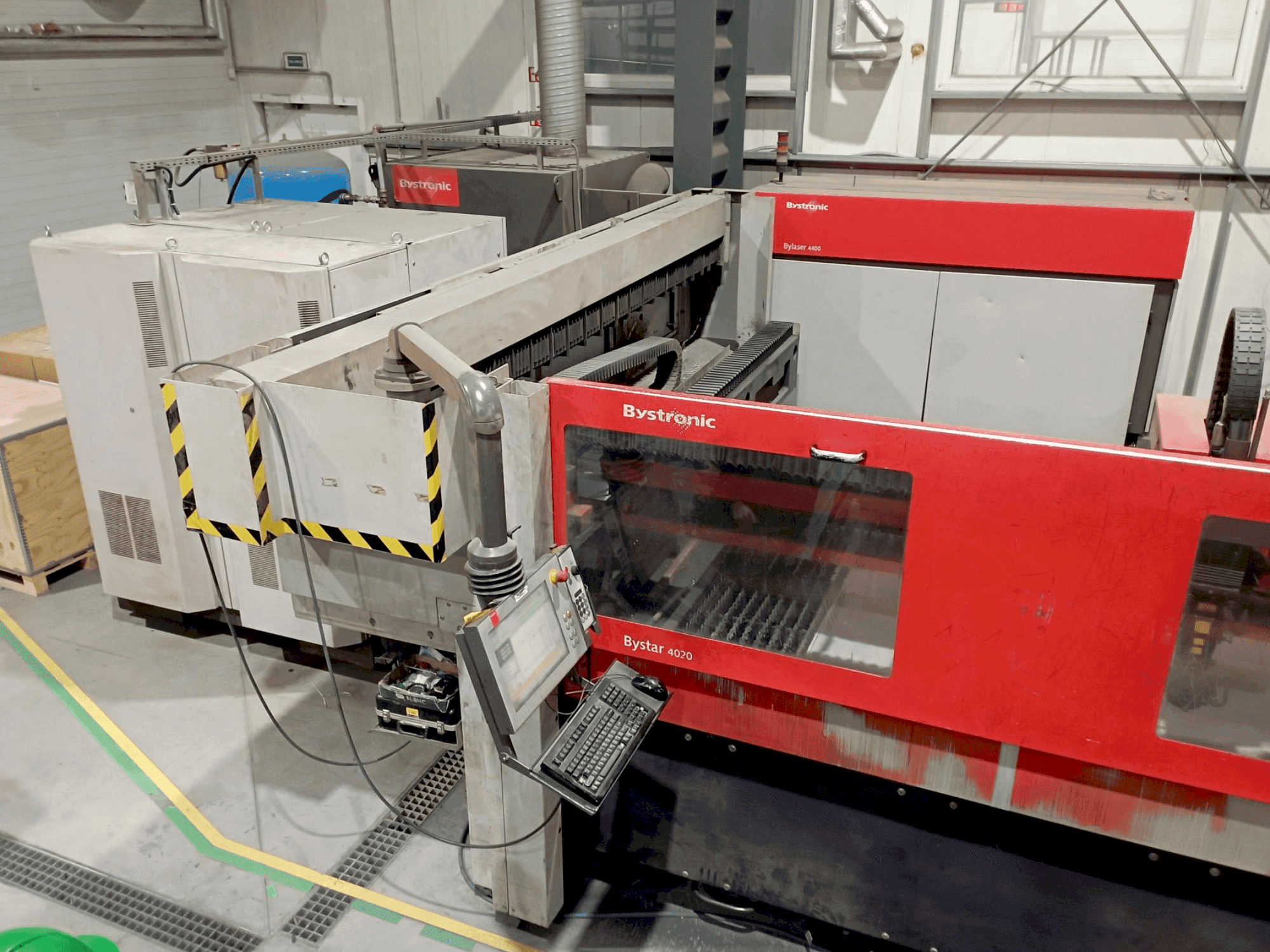 Vue de face de la machine Bystronic ByStar 4020 with ByLaser 4400