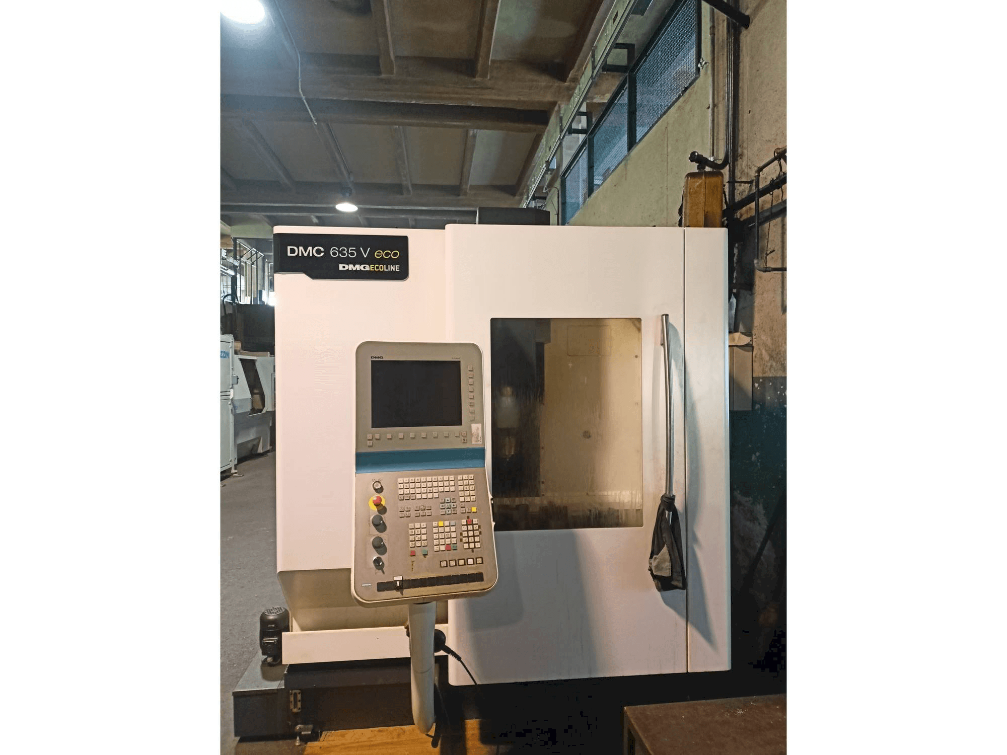 Vue de face de la machine DMG DMC 635V Ecoline