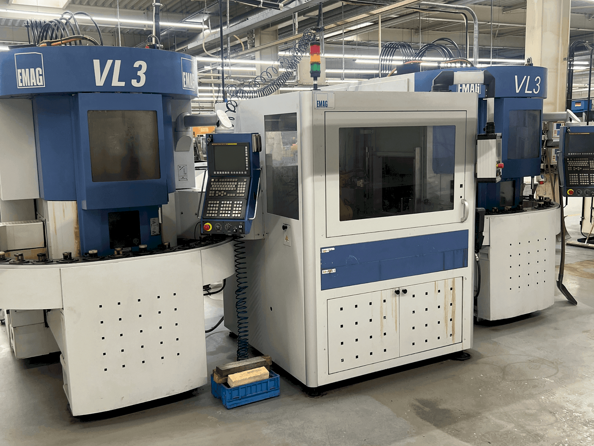 Vue de face de la machine EMAG VL03