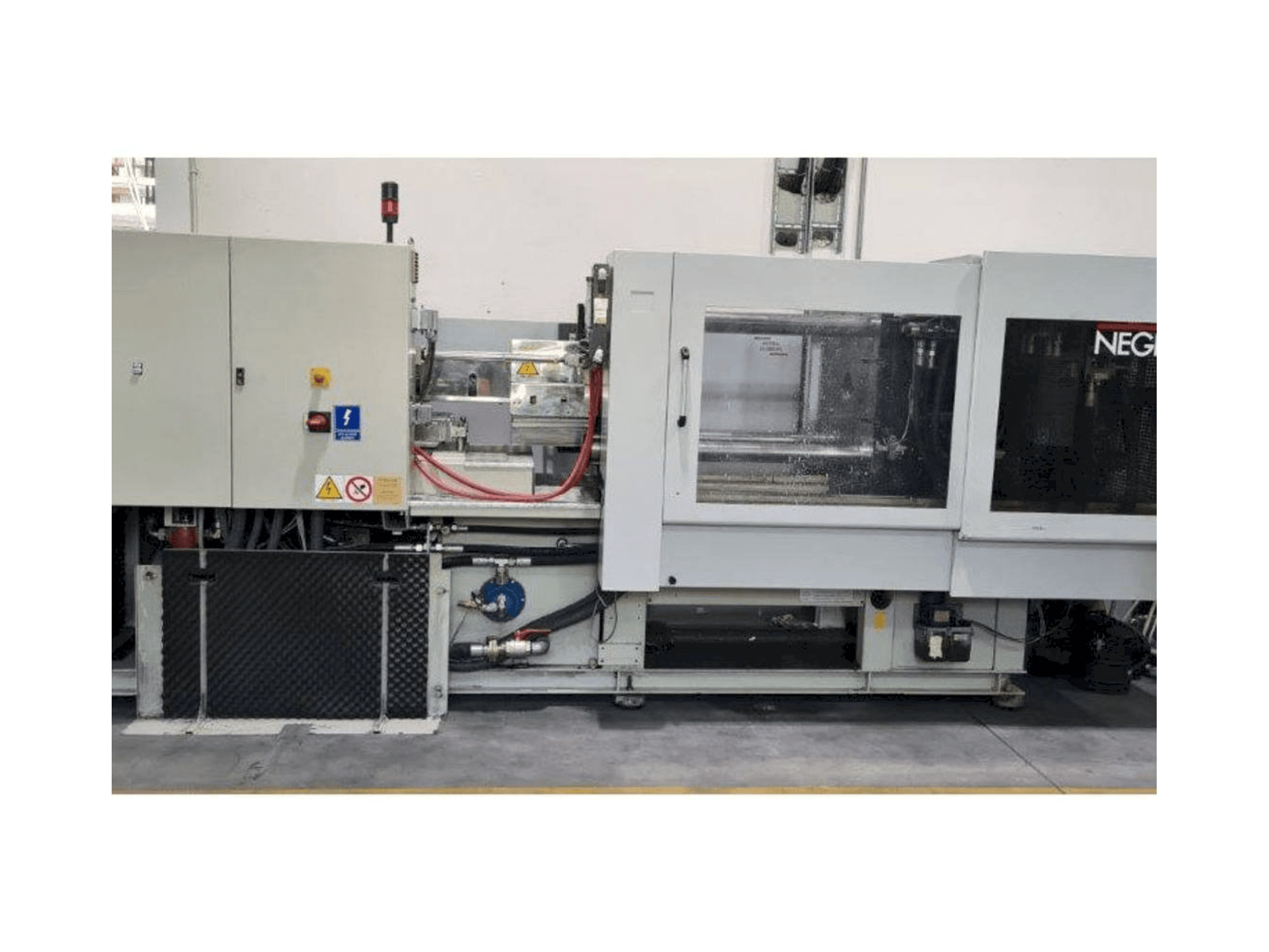 Vue de face de la machine Negri Bossi V210