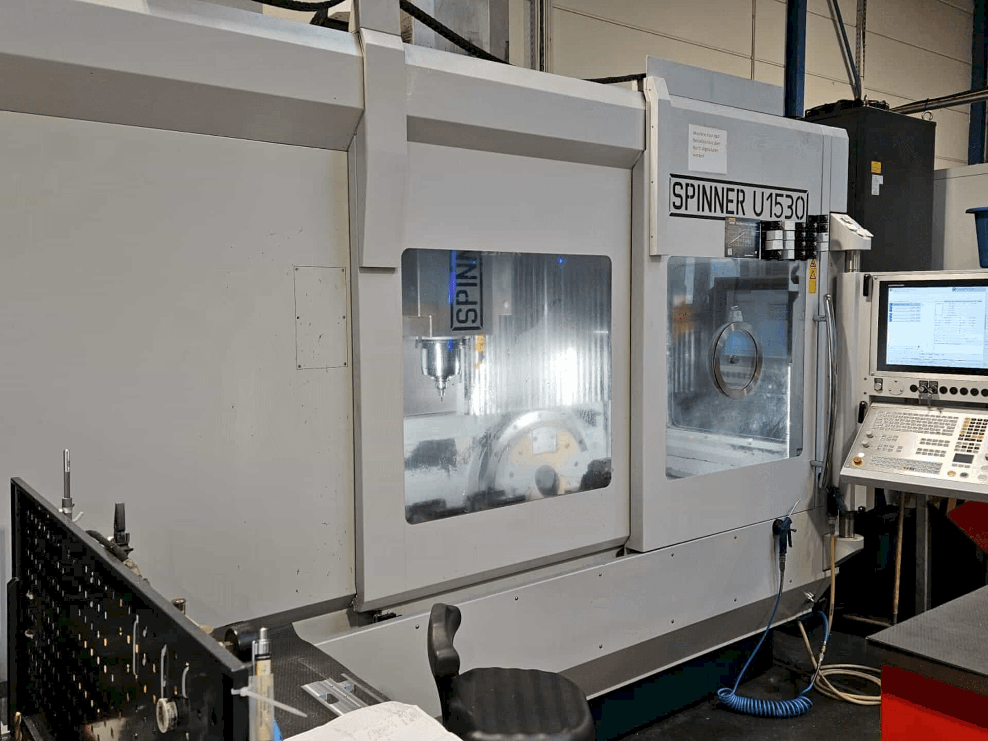 Vue de face de la machine SPINNER U 1530