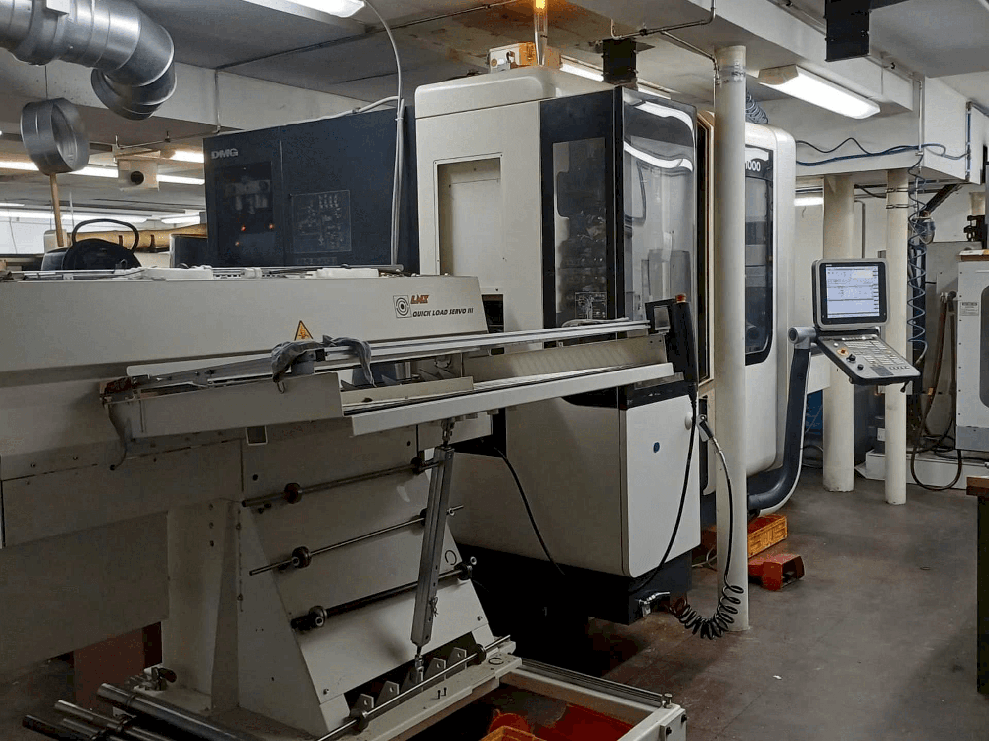 Vue latérale gauche de la machine DMG NTX1000