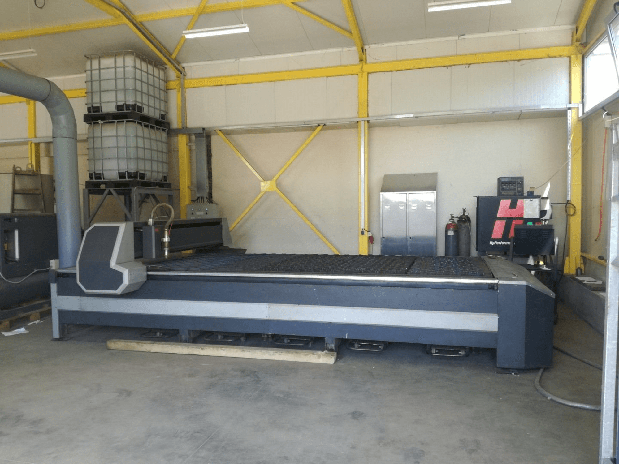 Vue de face de la machine HPM ITALY GV 4 x 2