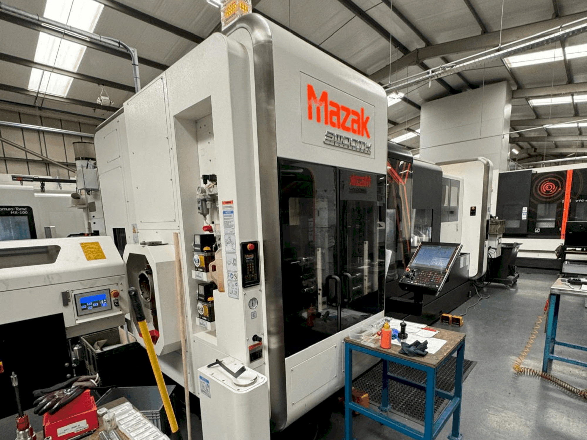 Vue de face de la machine Mazak Integrex i-400S- 2500U