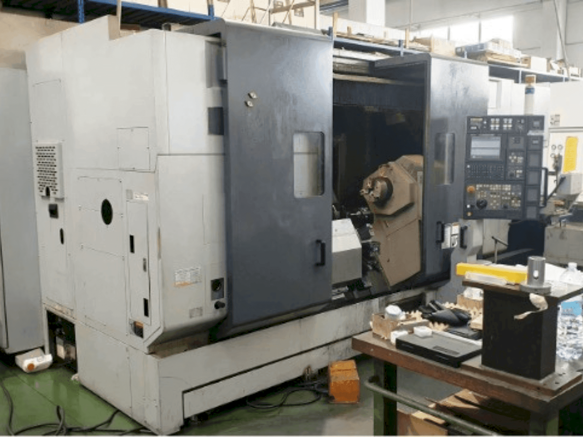 Vue de face de la machine MORI SEIKI MT2000 SZ