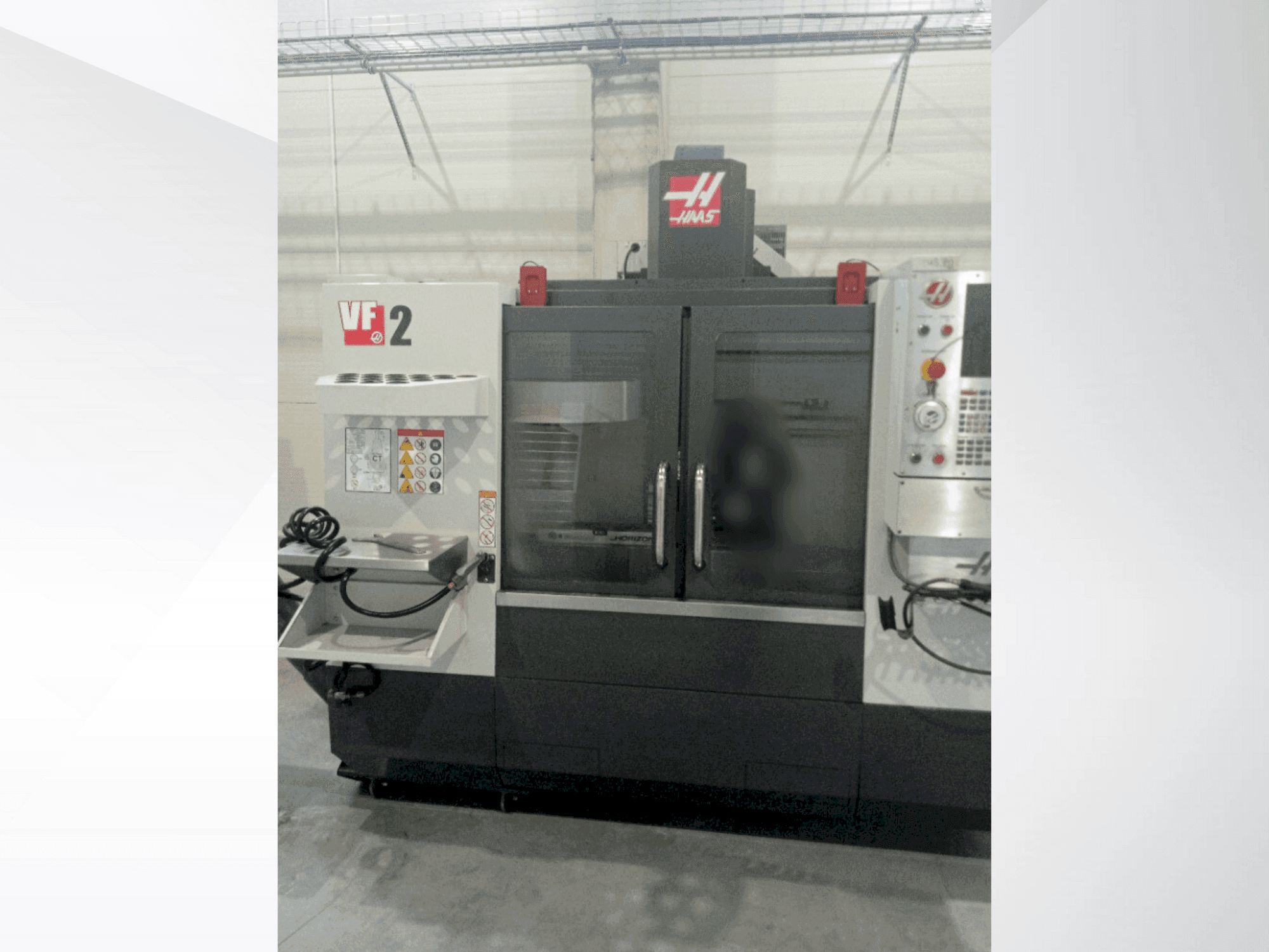 Vue de face de la machine HAAS VF-2