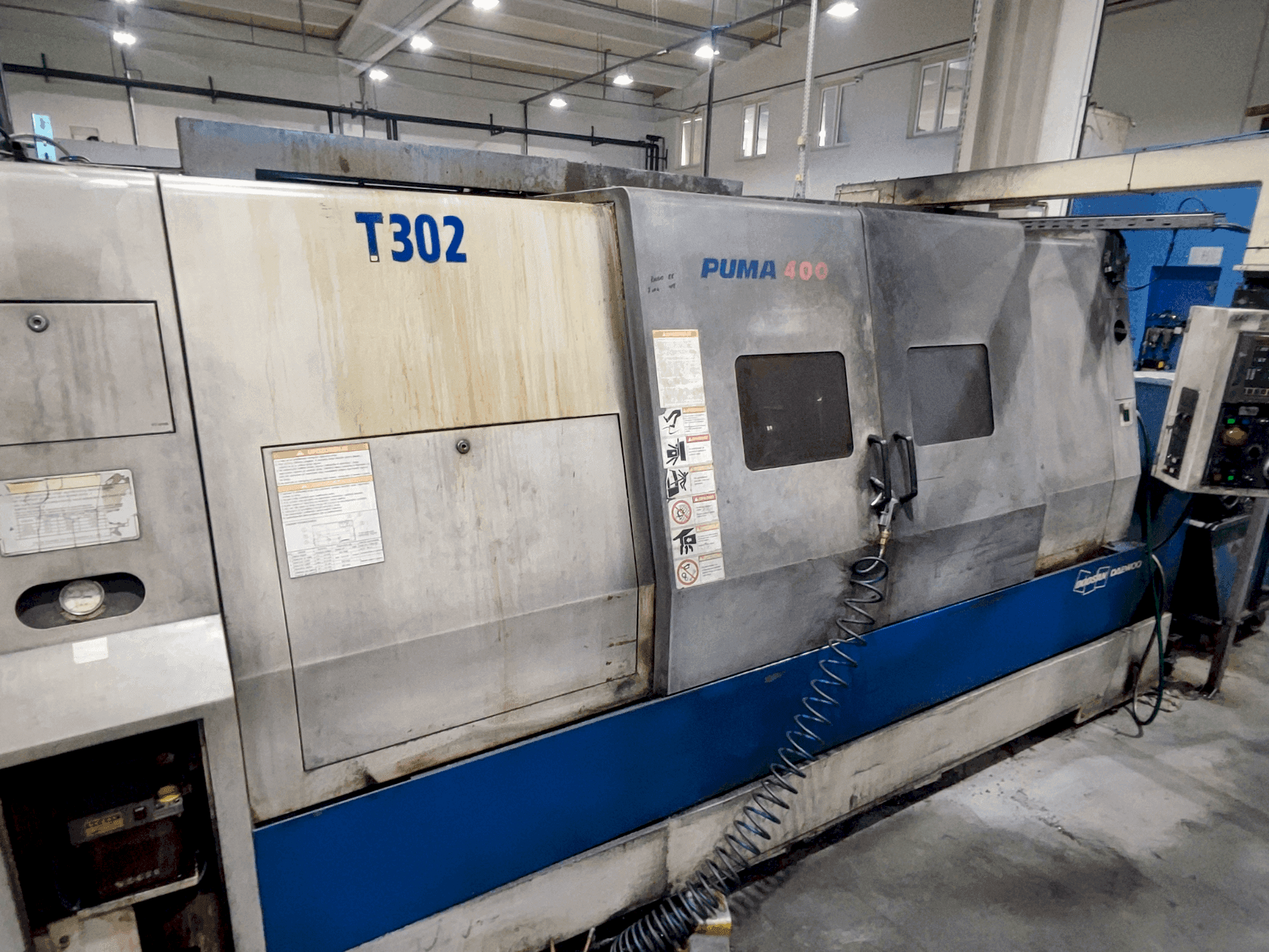 Vue de face de la machine DAEWOO PUMA 400B