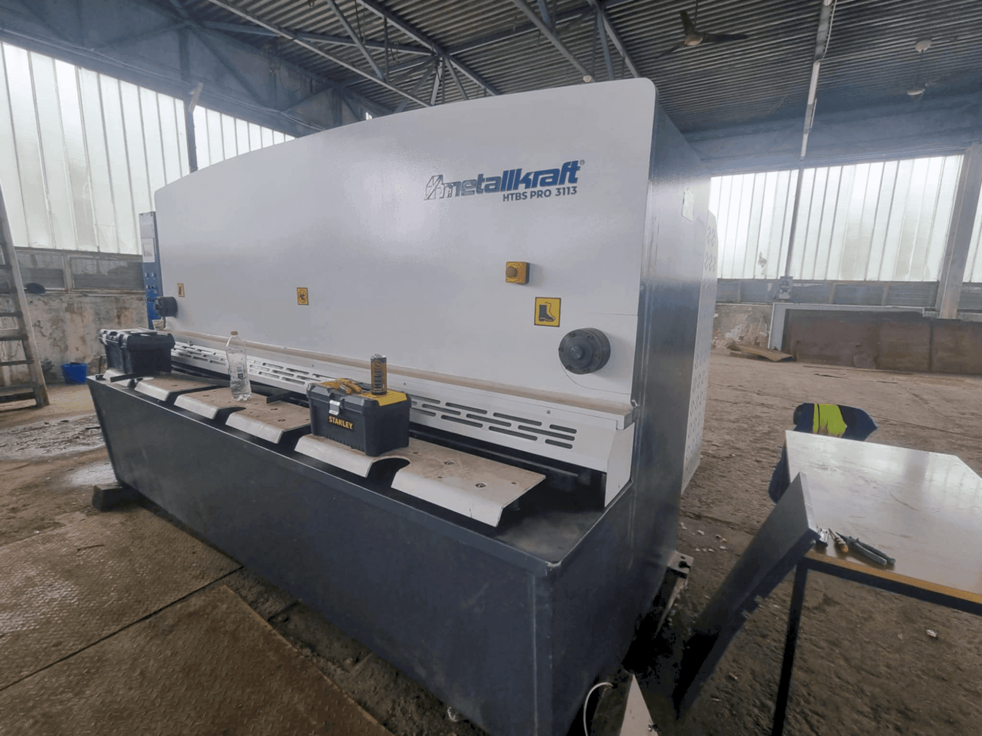 Vue de face de la machine Metallkraft HTBS PRO 3113