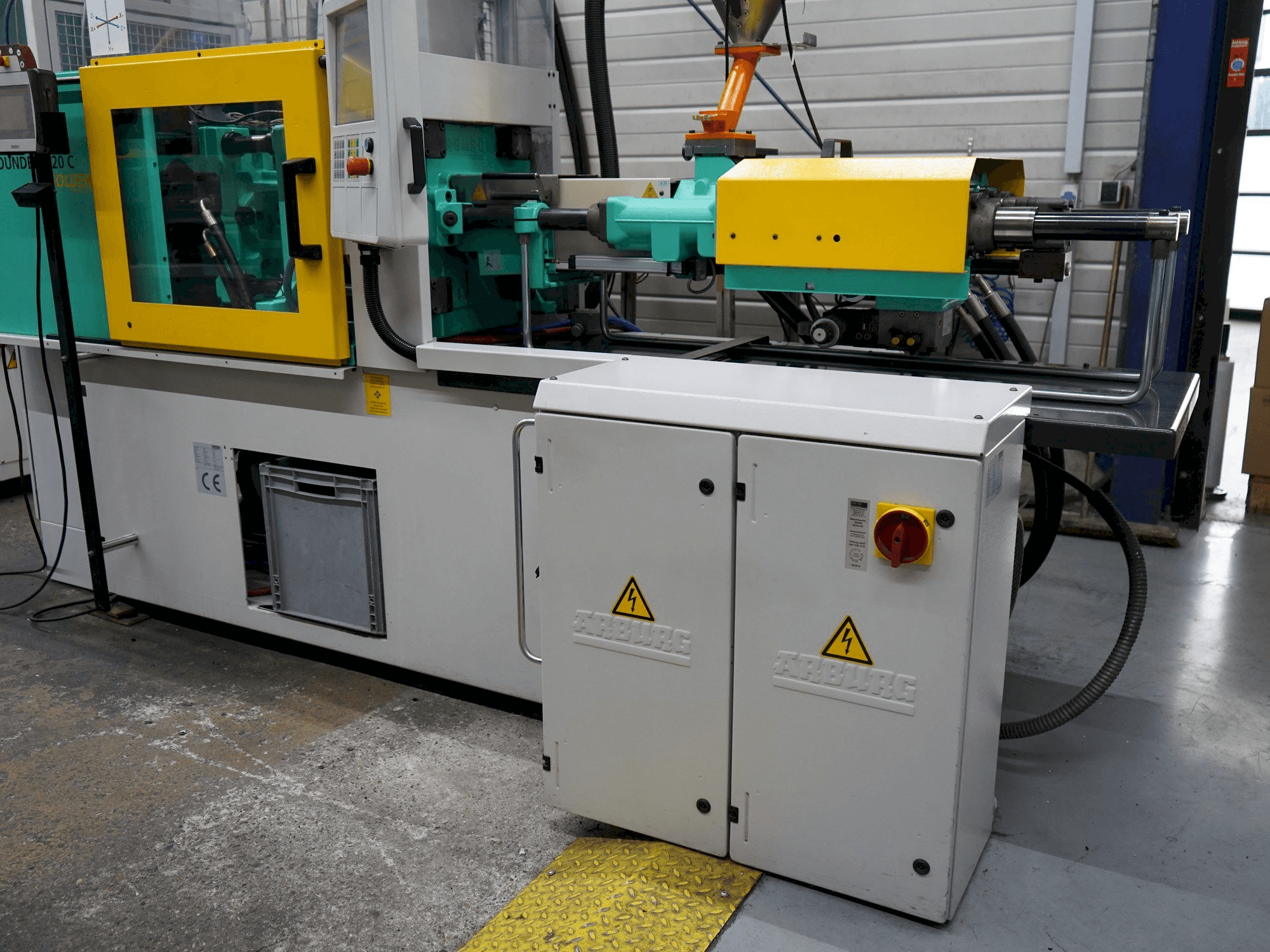 Vue de face de la machine Arburg 320C (500-170)