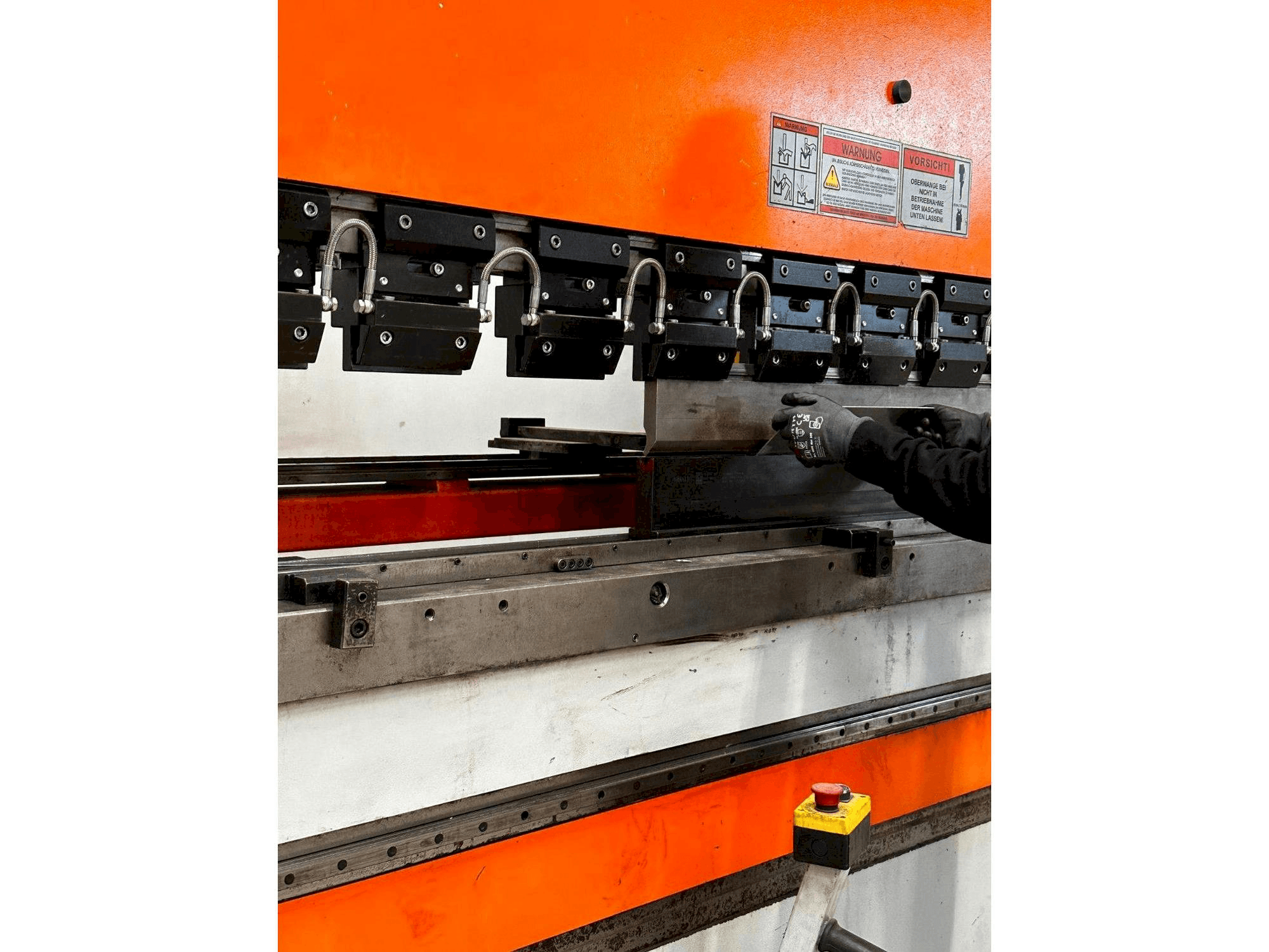 Vue latérale gauche de la machine ERMAKSAN SPEED-BEND PRO 51000 X 400