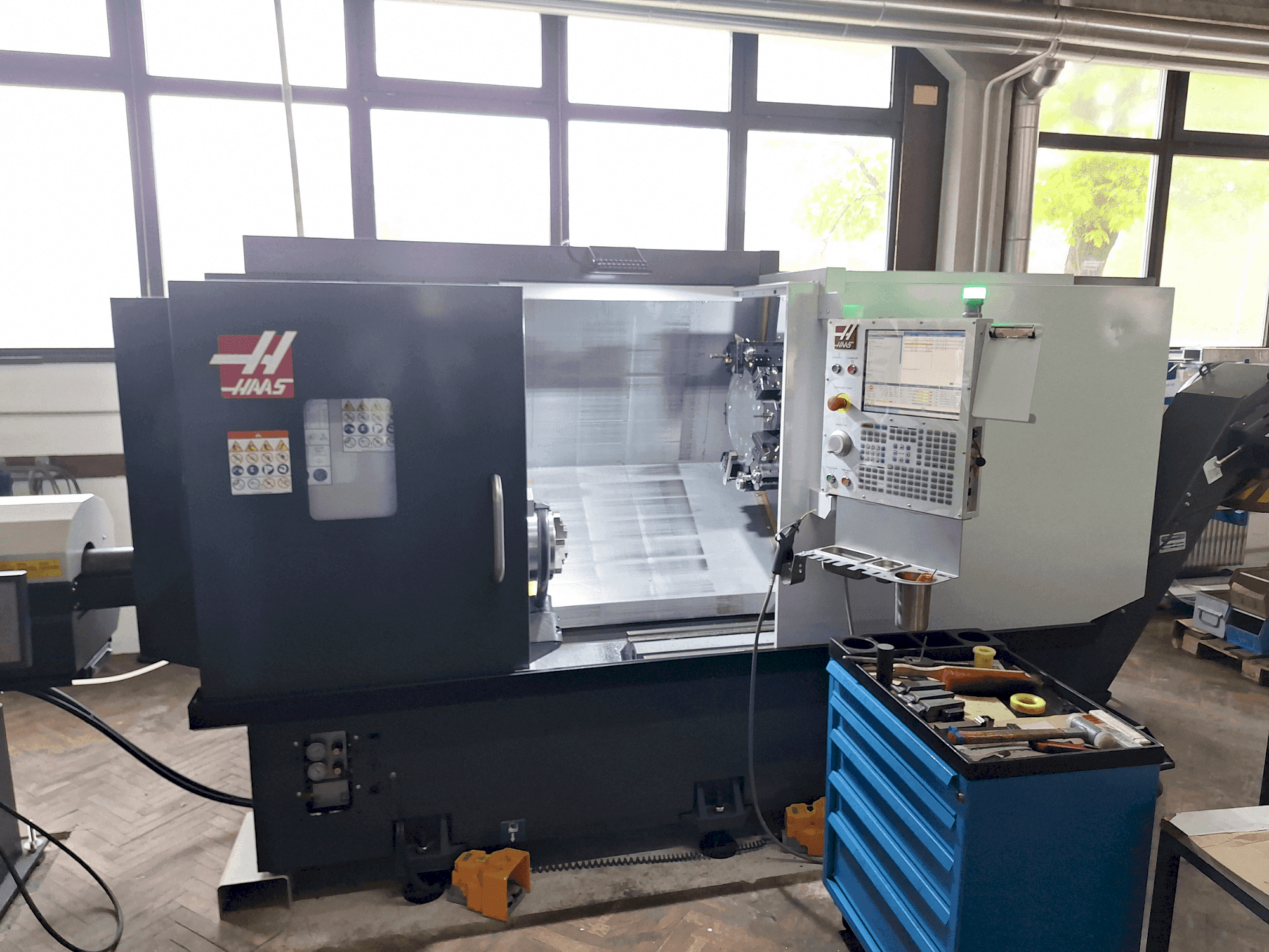 Vue de face de la machine HAAS ST 30Y