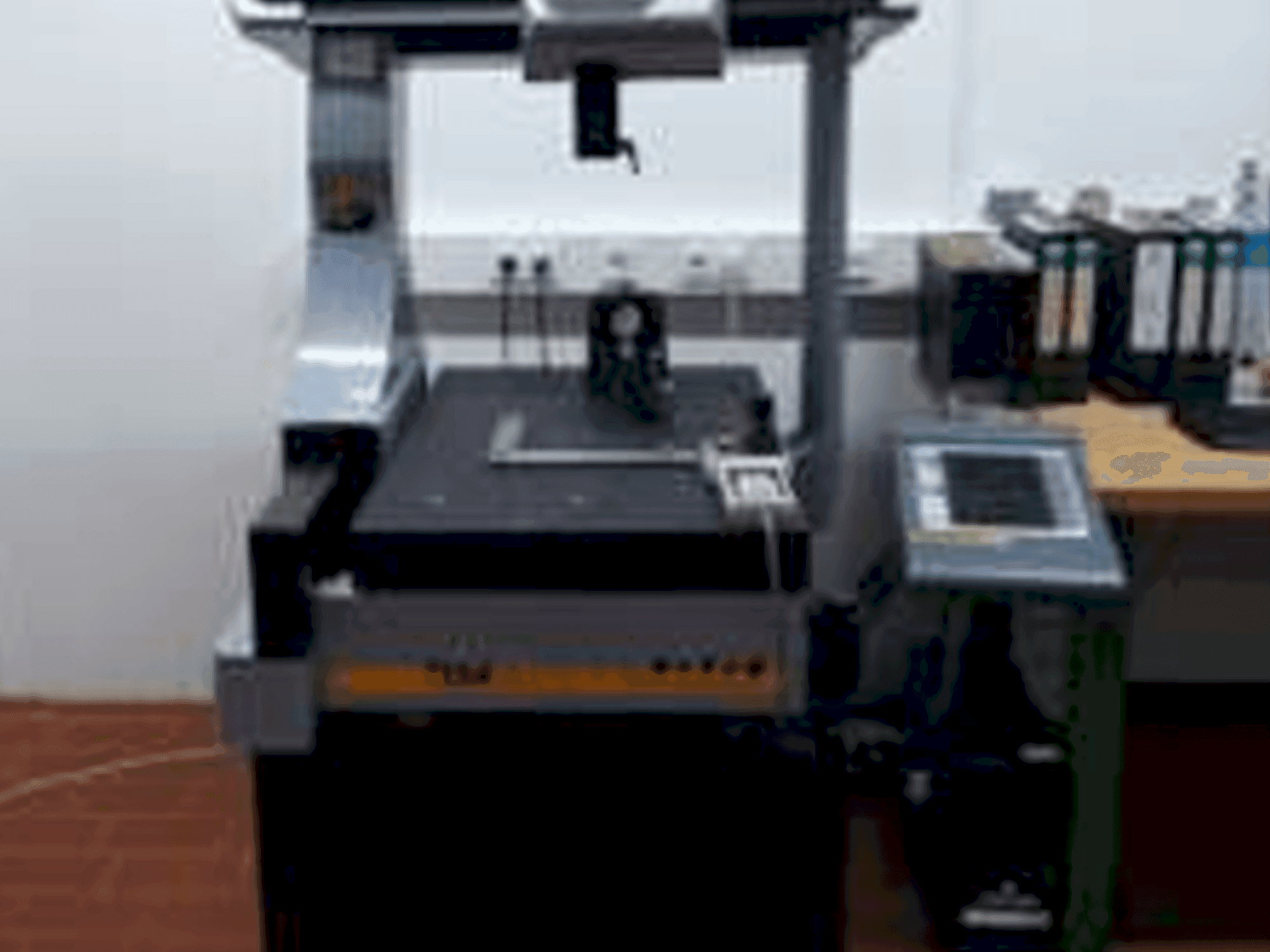 Vue de face de la machine TESA Micro-Hite MH3D Recorder 454 Tesaslar-i