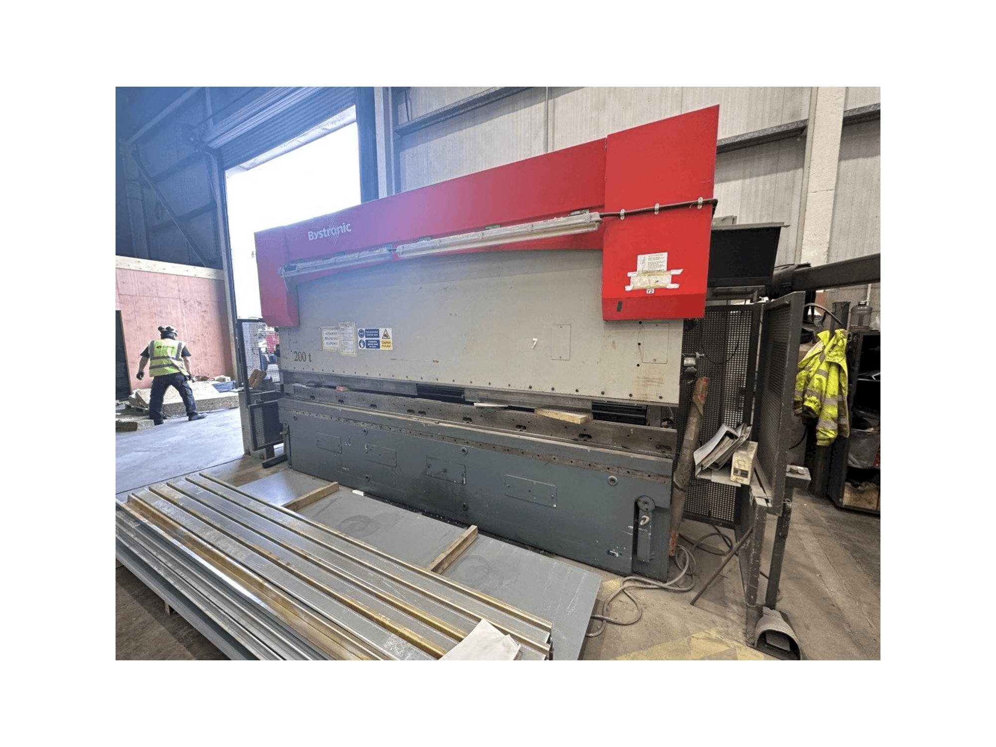 Vue de face de la machine Bystronic PR 200 x 4100