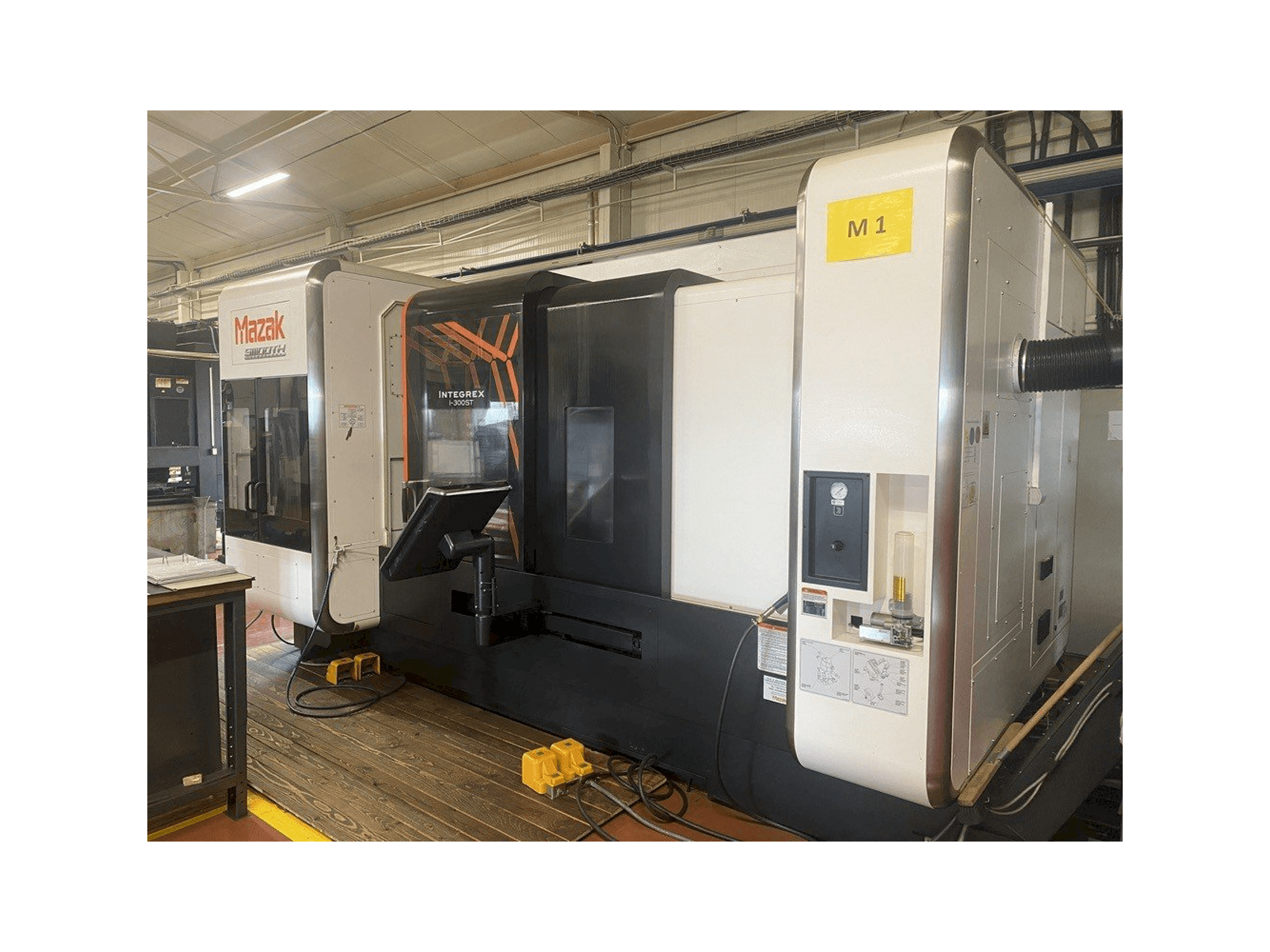 Vue de face de la machine Mazak INTEGREX i-300 ST