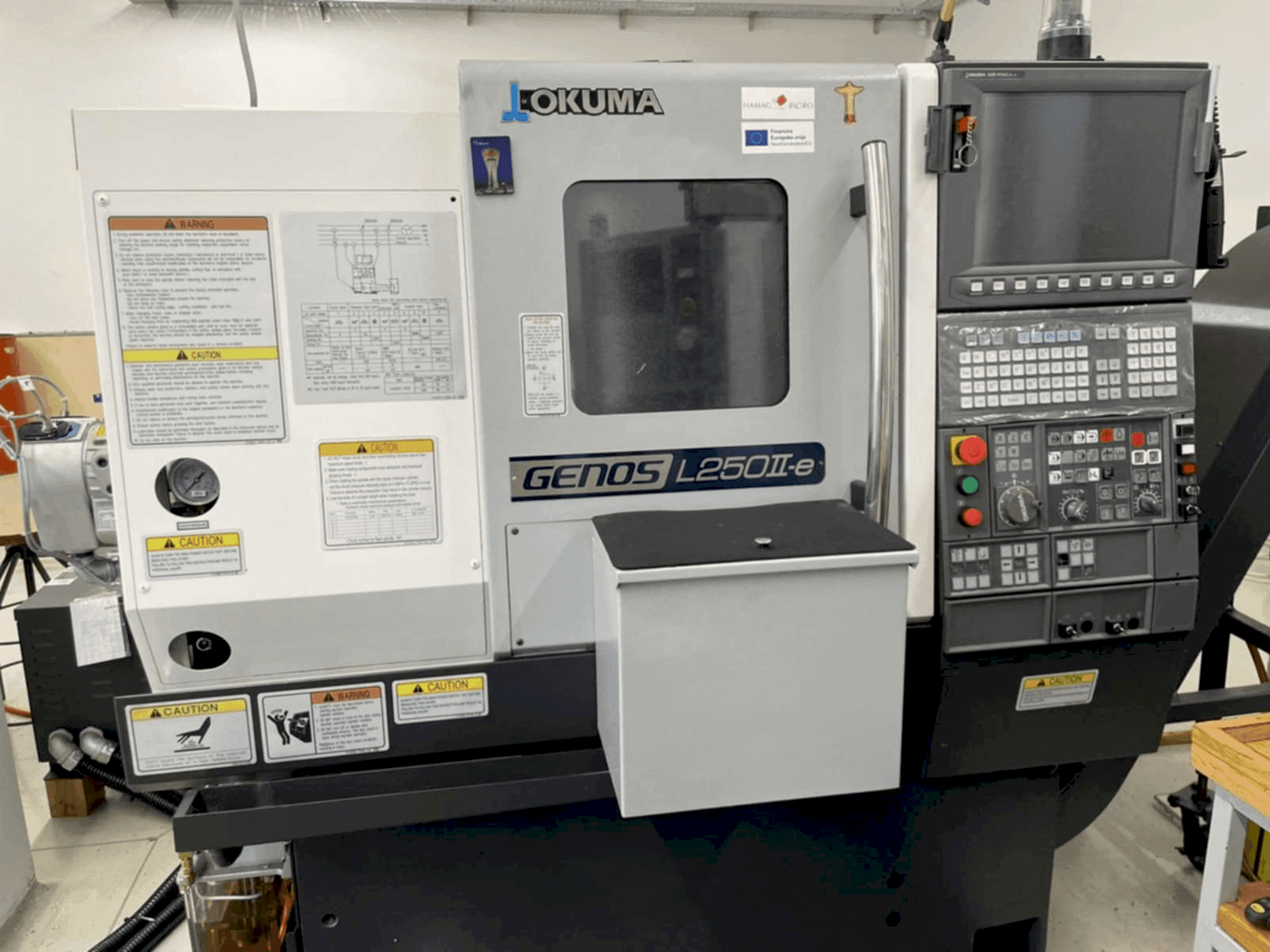 Vue de face de la machine Okuma GENOS L250IIe