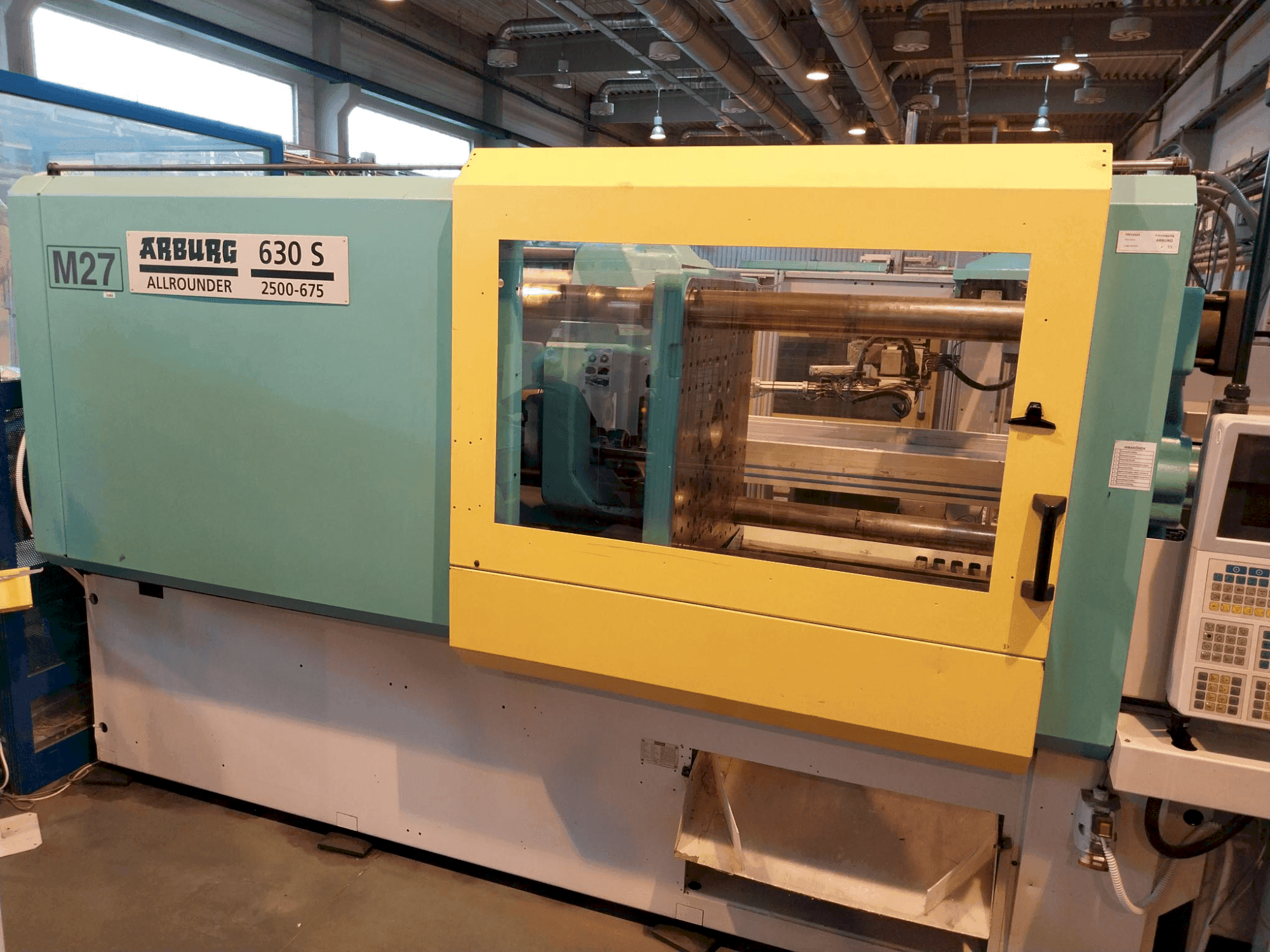 Vue de face de la machine Arburg Allrounder 630S 2500-675