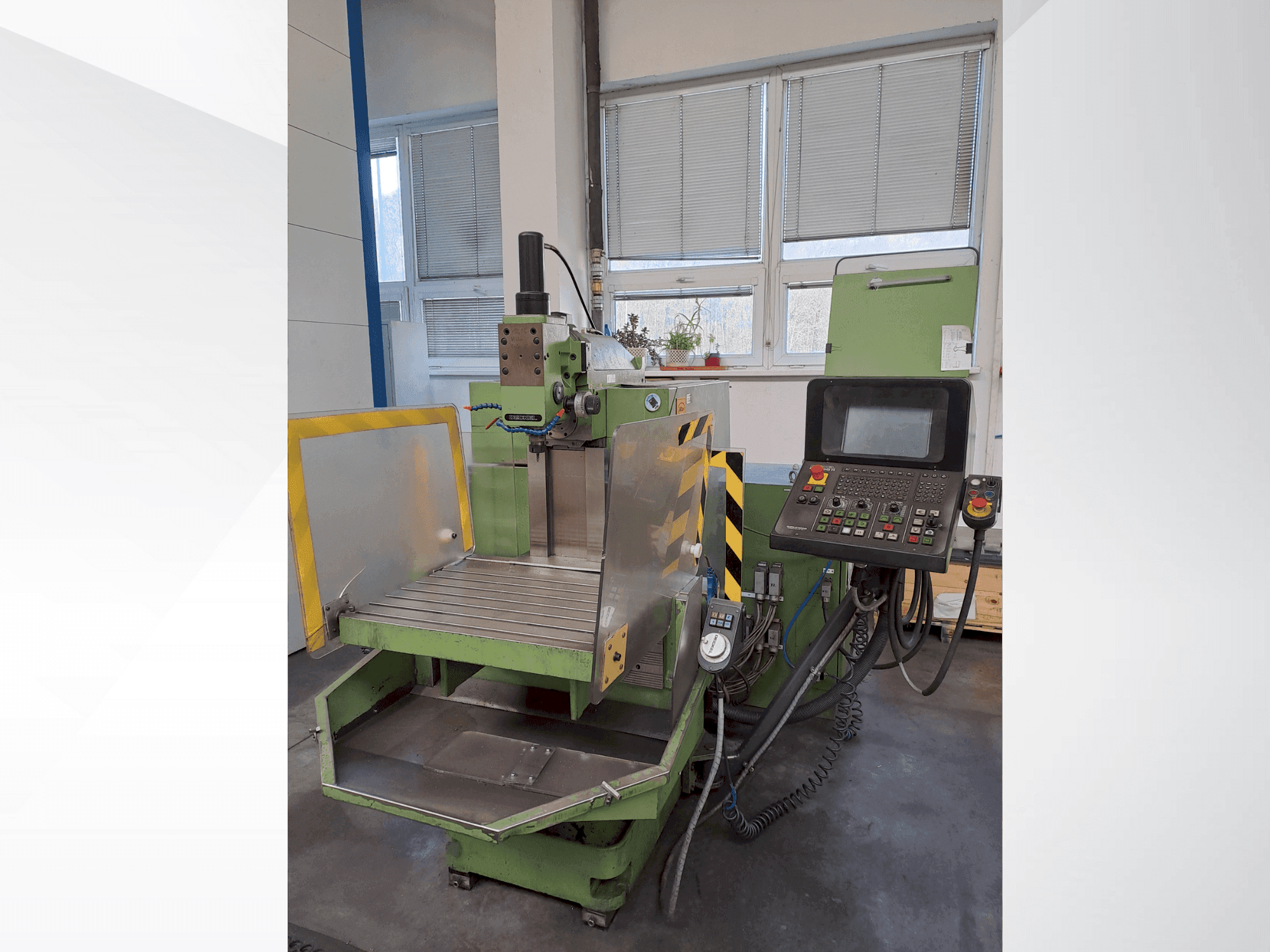 Vue de face de la machine DECKEL FP 3A (1999)