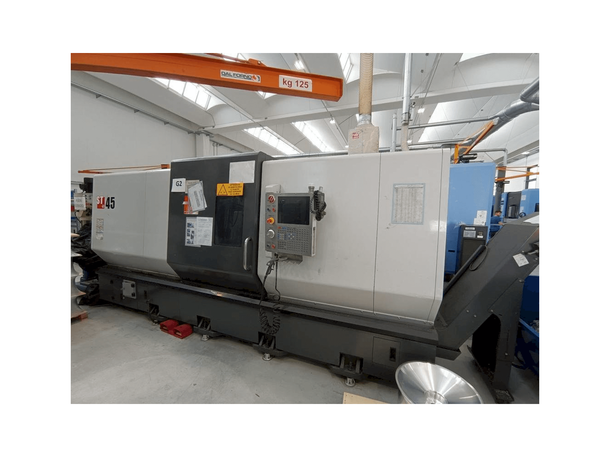 Vue de face de la machine HAAS ST 45
