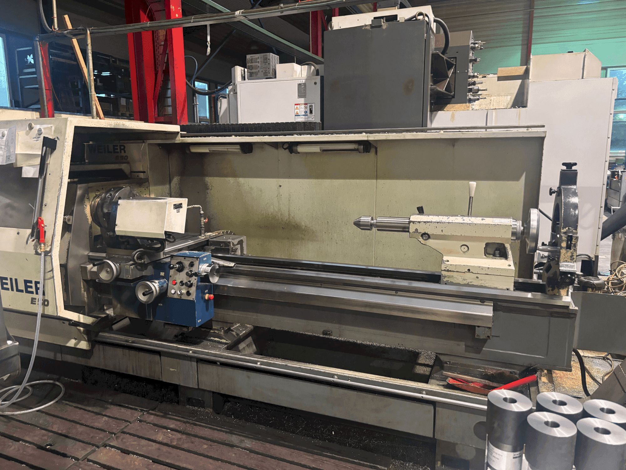 Vue de face de la machine Weiler E50
