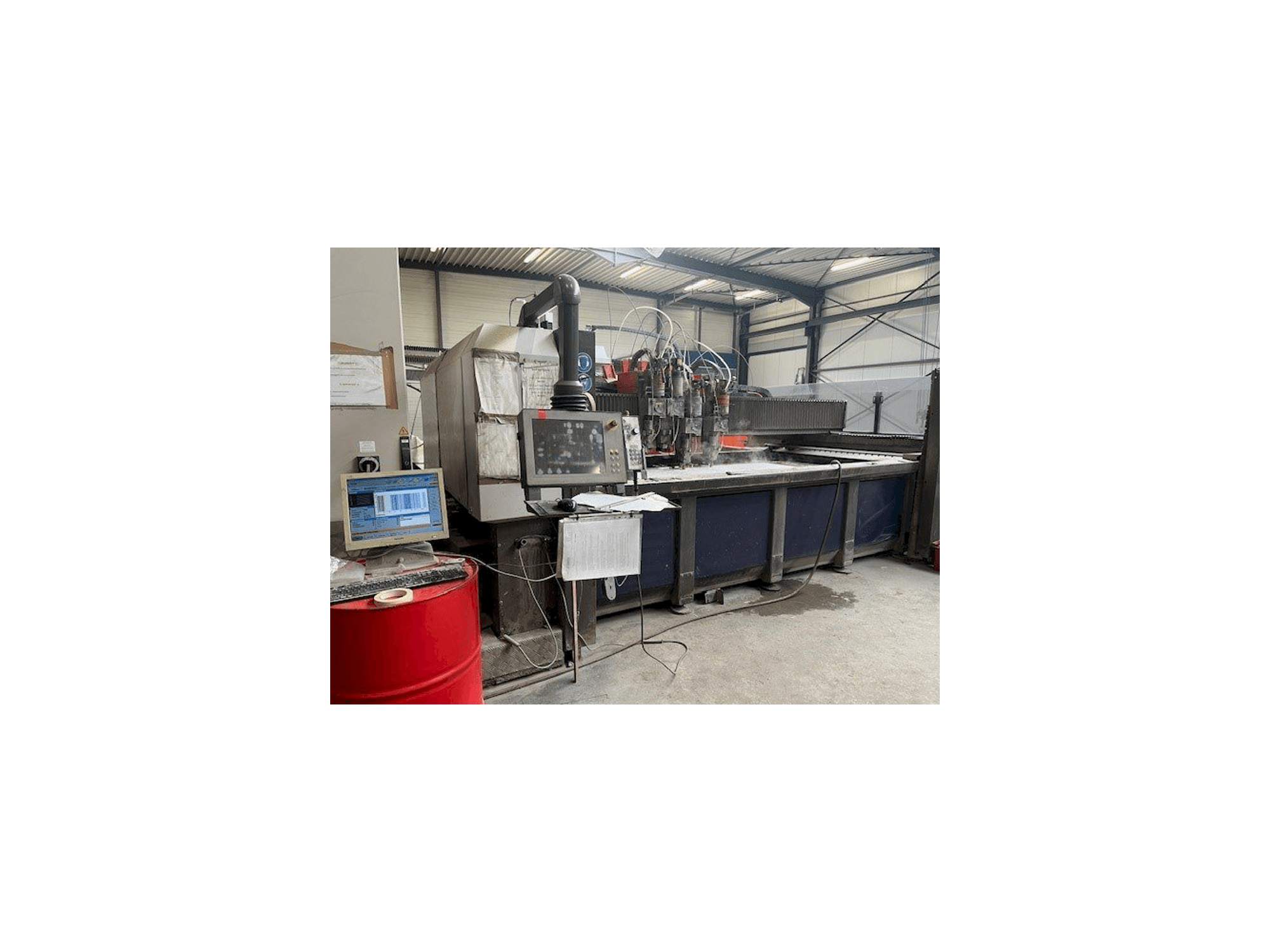 Vue de face de la machine Bystronic ByJet Pro 3015