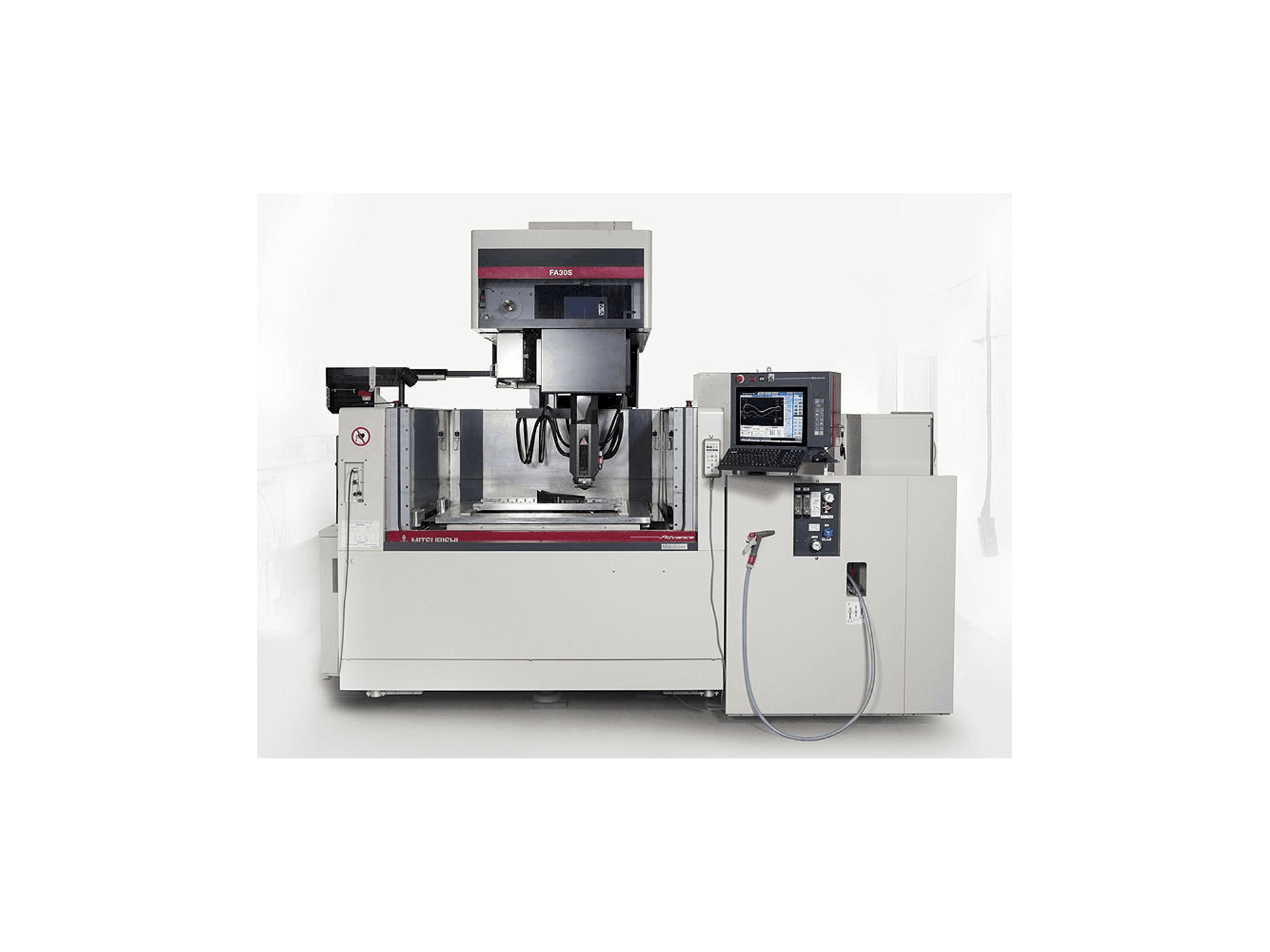 Vue de face de la machine Mitsubishi FA 30S Advance
