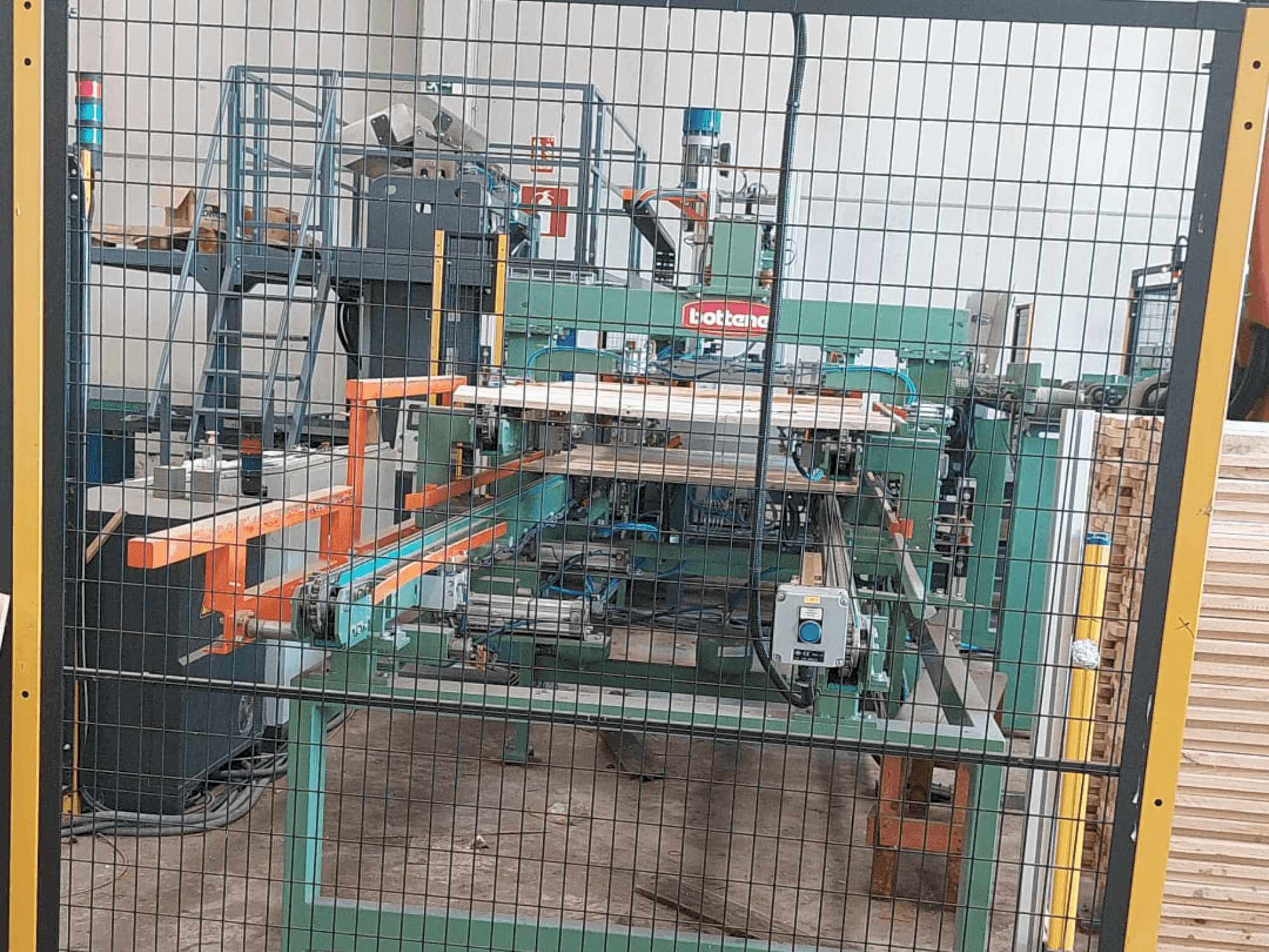 Vue de face de la machine MAQUINARIA LDM VPS 2103