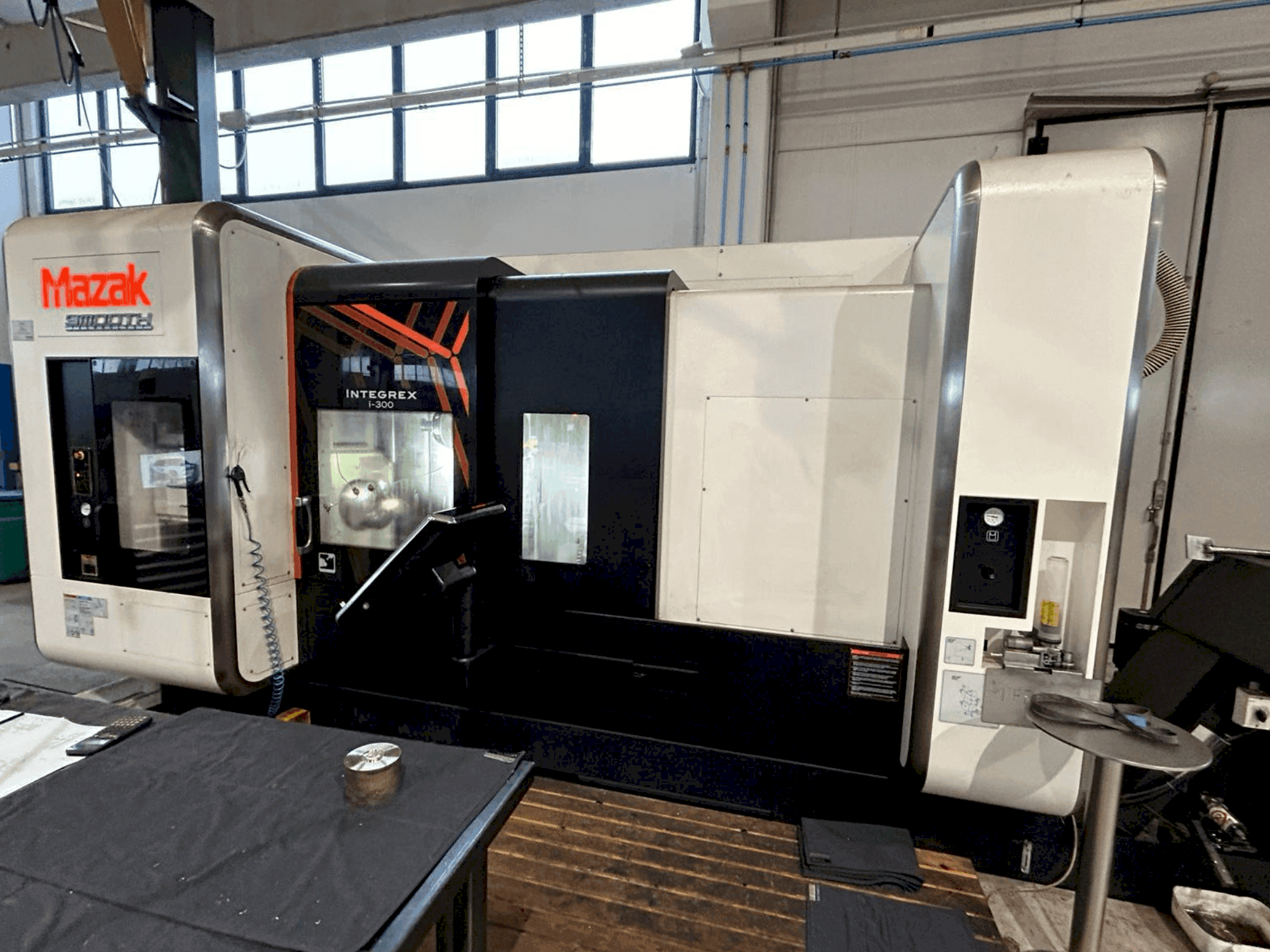 Vue de face de la machine Mazak INTEGREX i-300