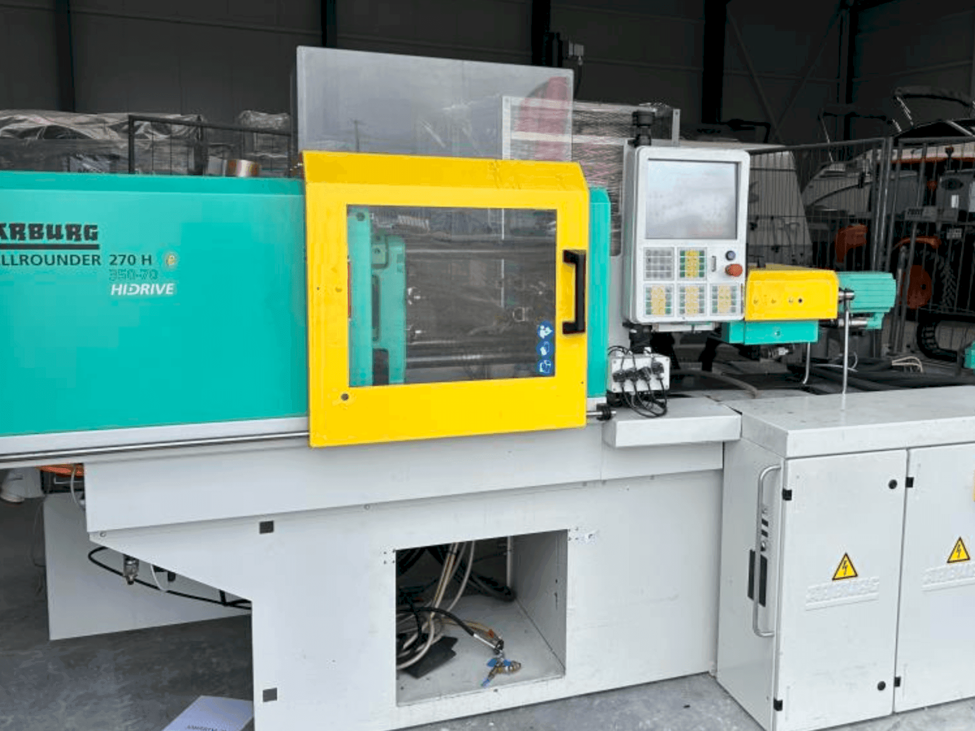 Vue de face de la machine Arburg Allrounder 270 H 350-70