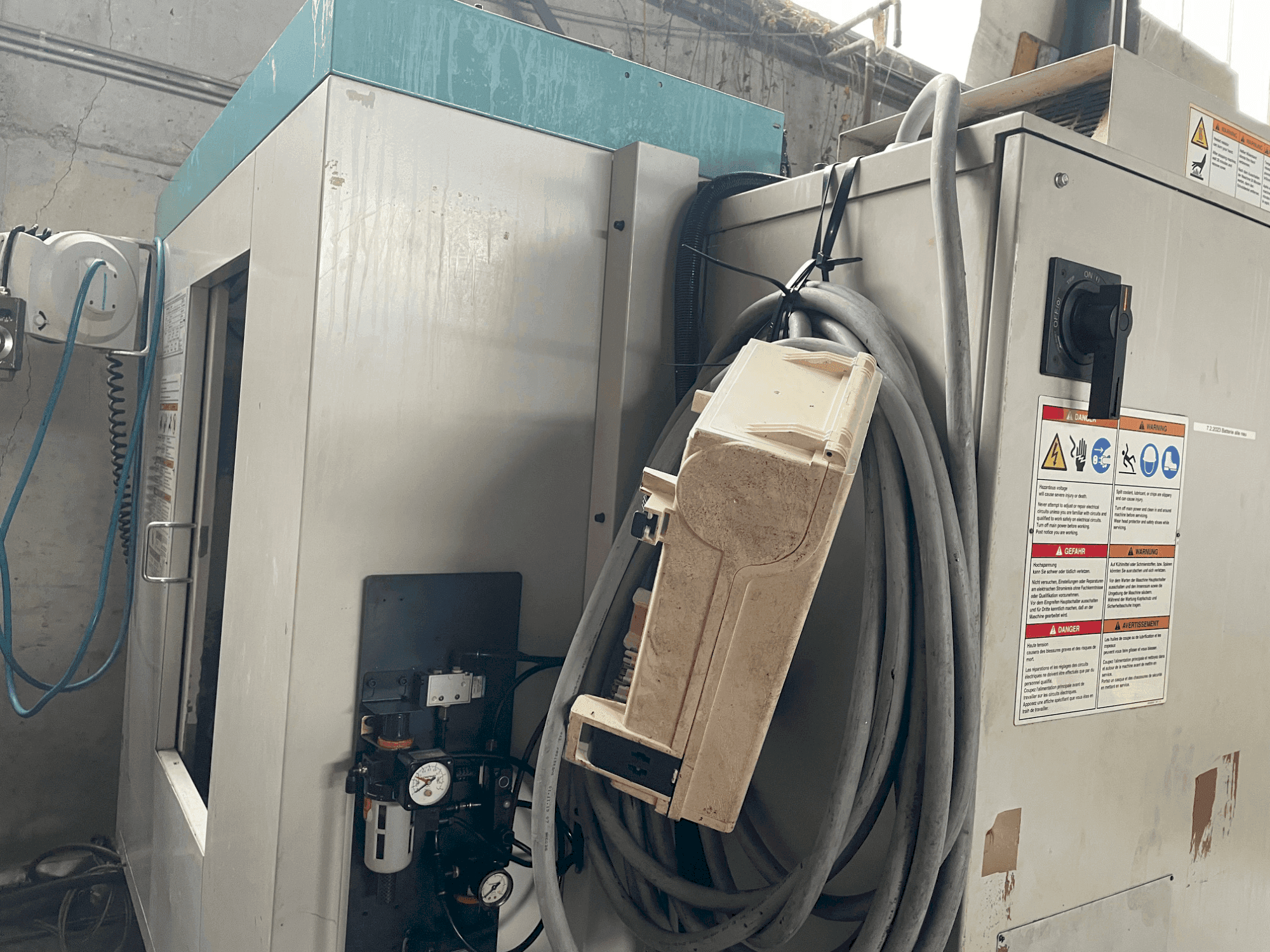 Vue de face de la machine Brother TC22A (1999)