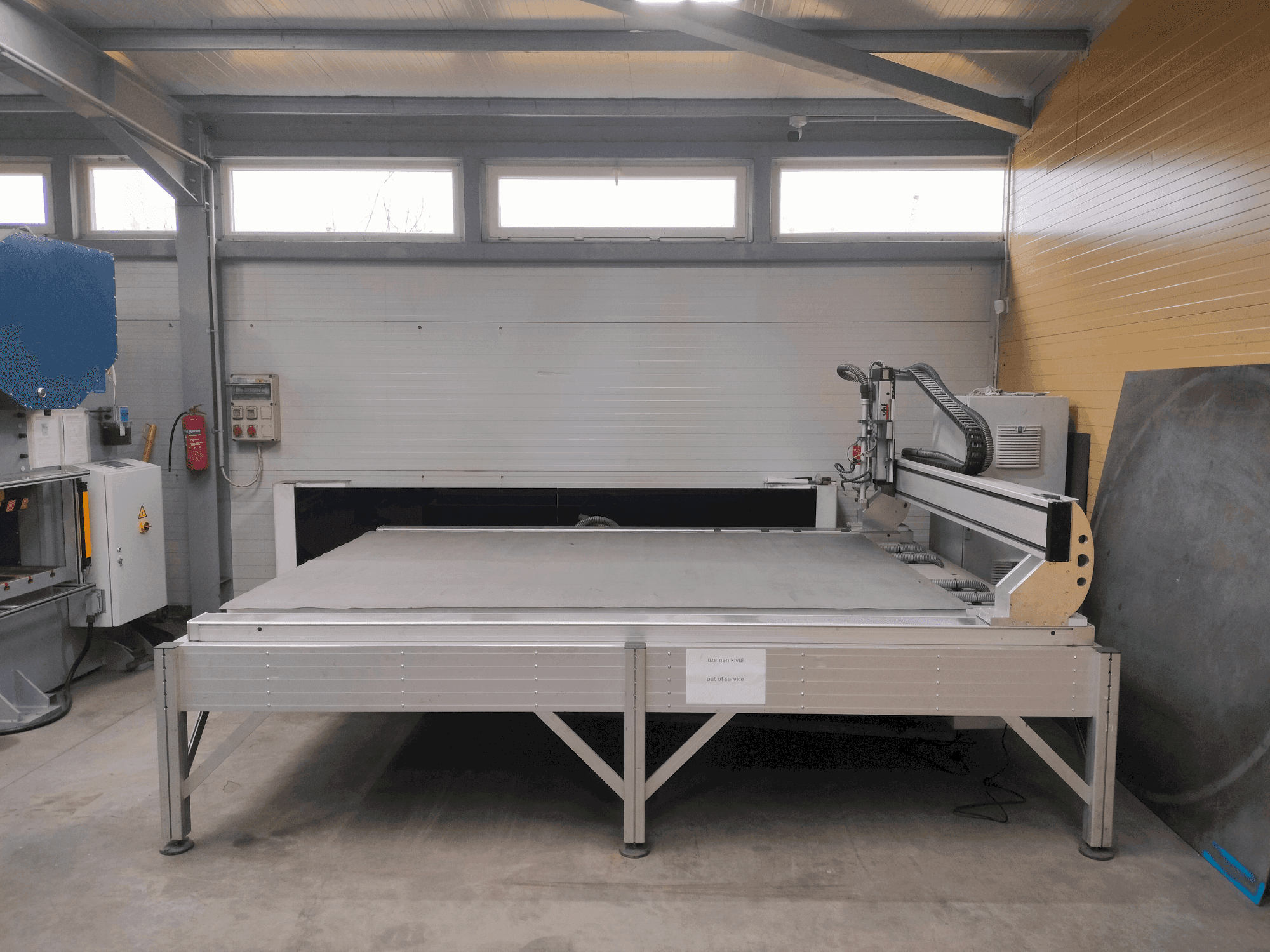 Vue de face de la machine VHF CAM 2030 Active Pro