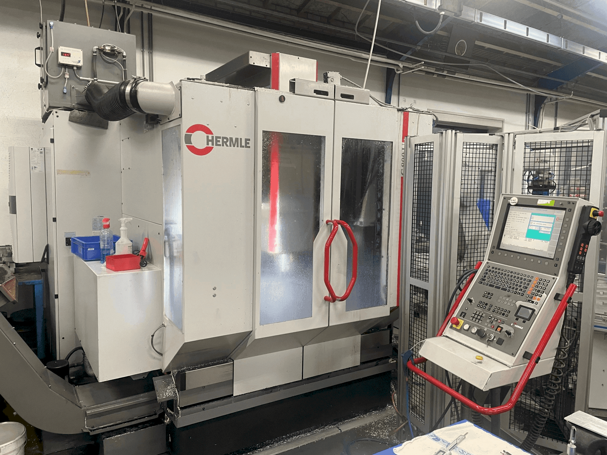 Vue de face de la machine HERMLE C 800 U