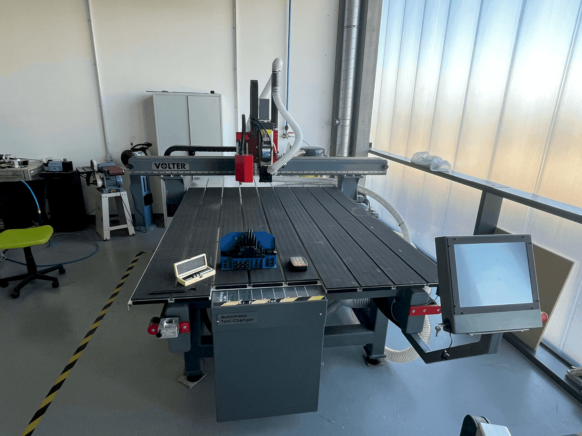 Vue de face de la machine VOLTER L2016