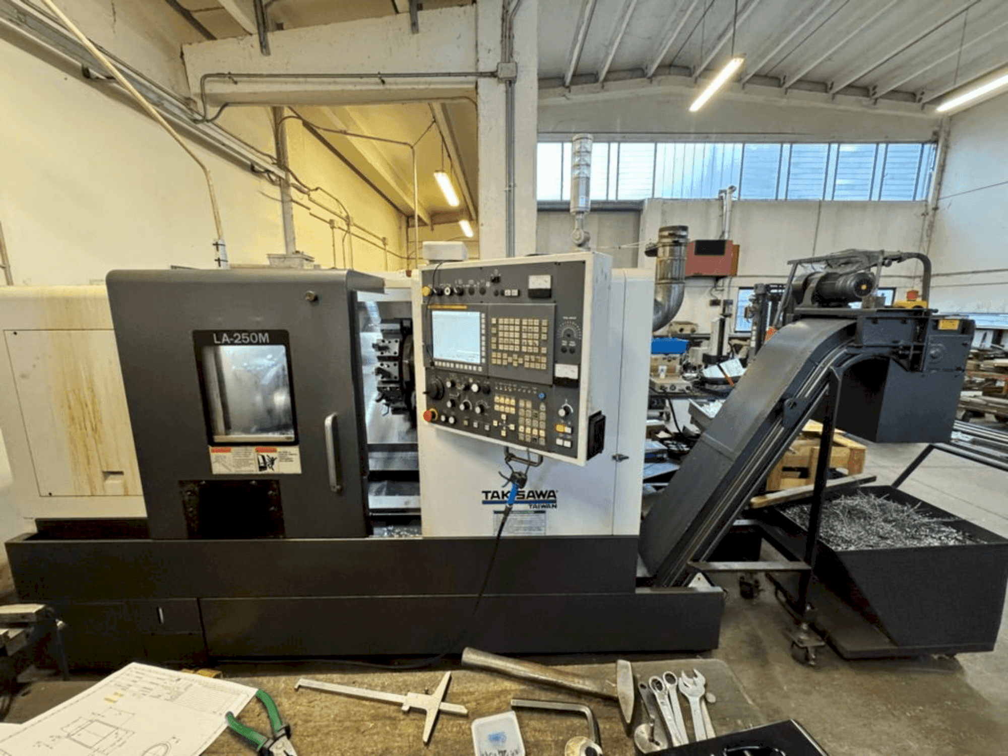 Vue de face de la machine Takisawa LA-250M