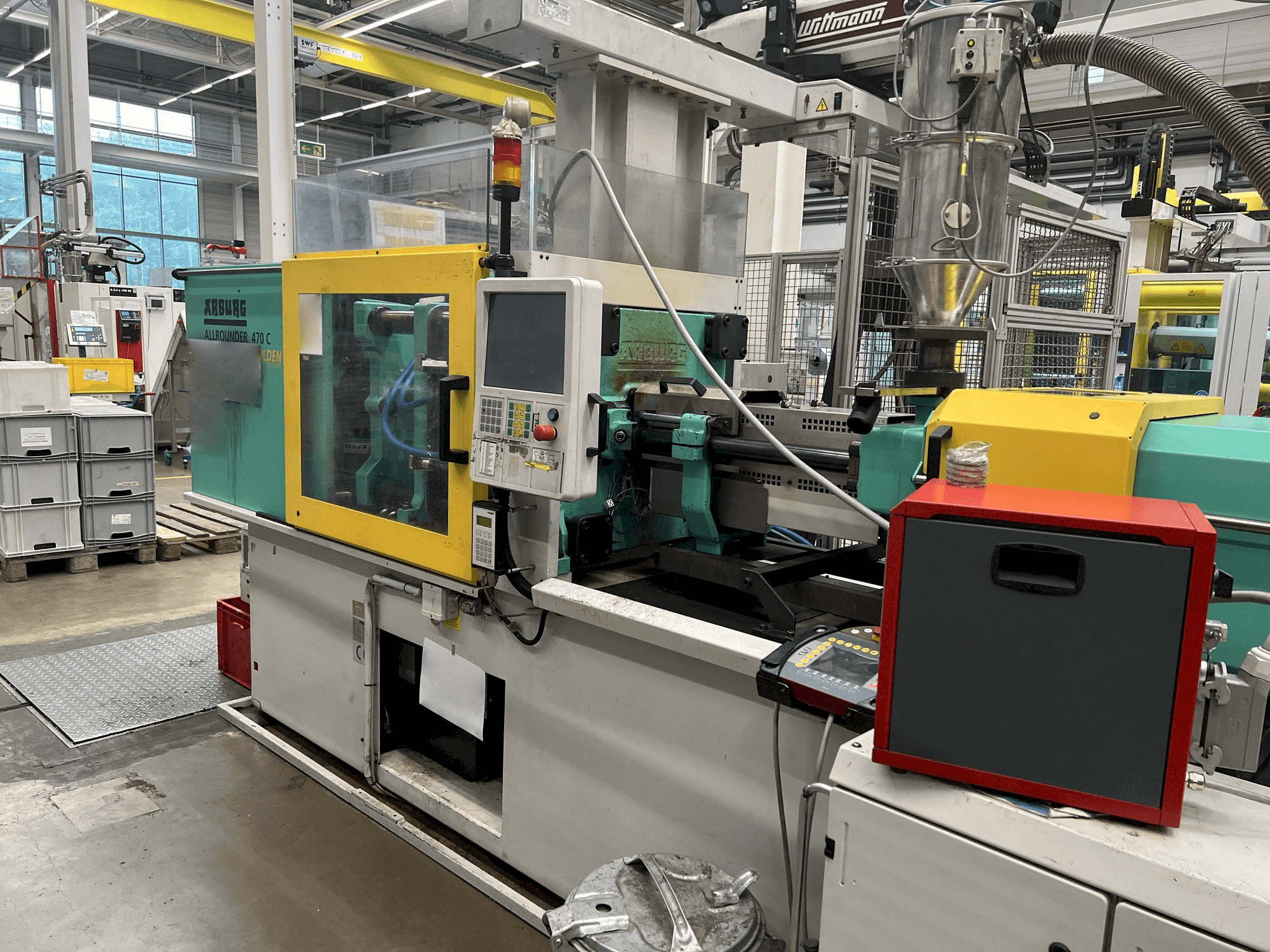 Vue de face de la machine Arburg 470C 1500 - 400