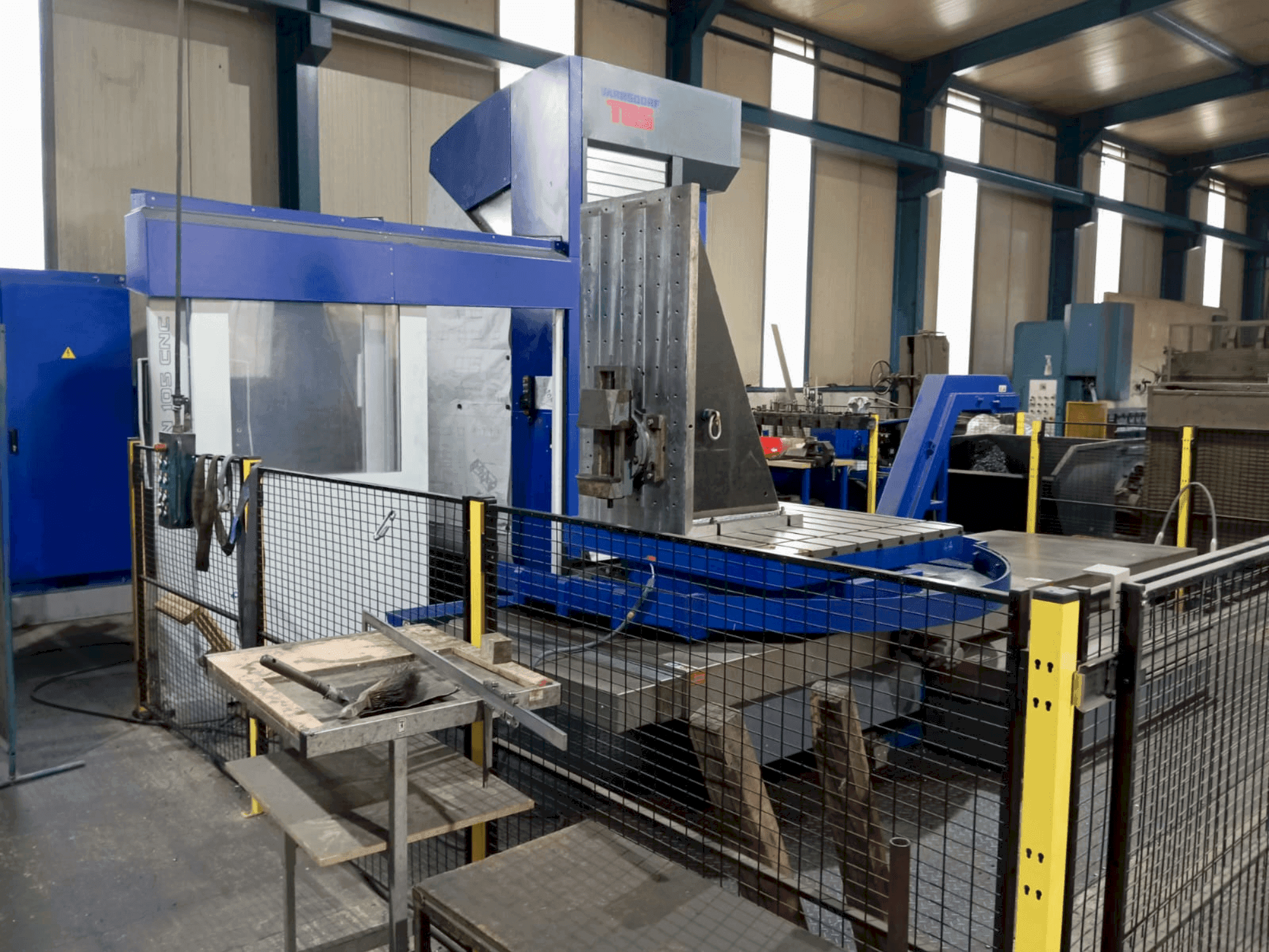 Vue de face de la machine TOS Vansdorf WHQ 105