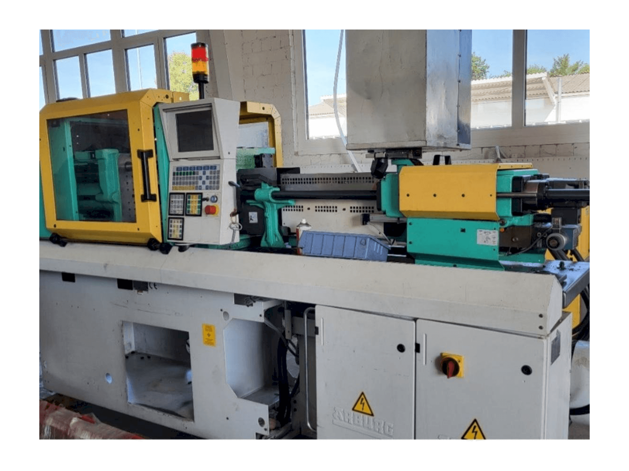 Vue de face de la machine Arburg Allrounder 270S 350-150