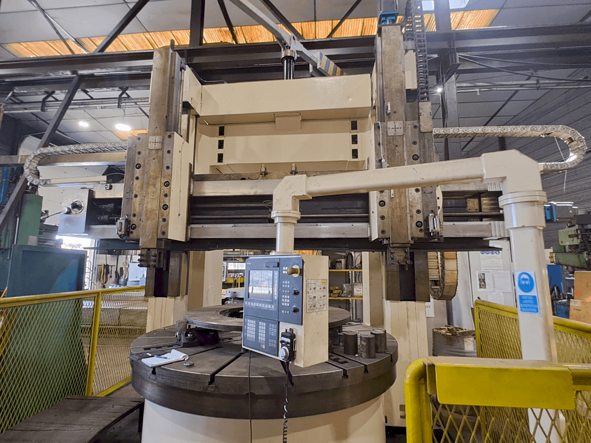 Vue de face de la machine WUXI C 5225x16/10